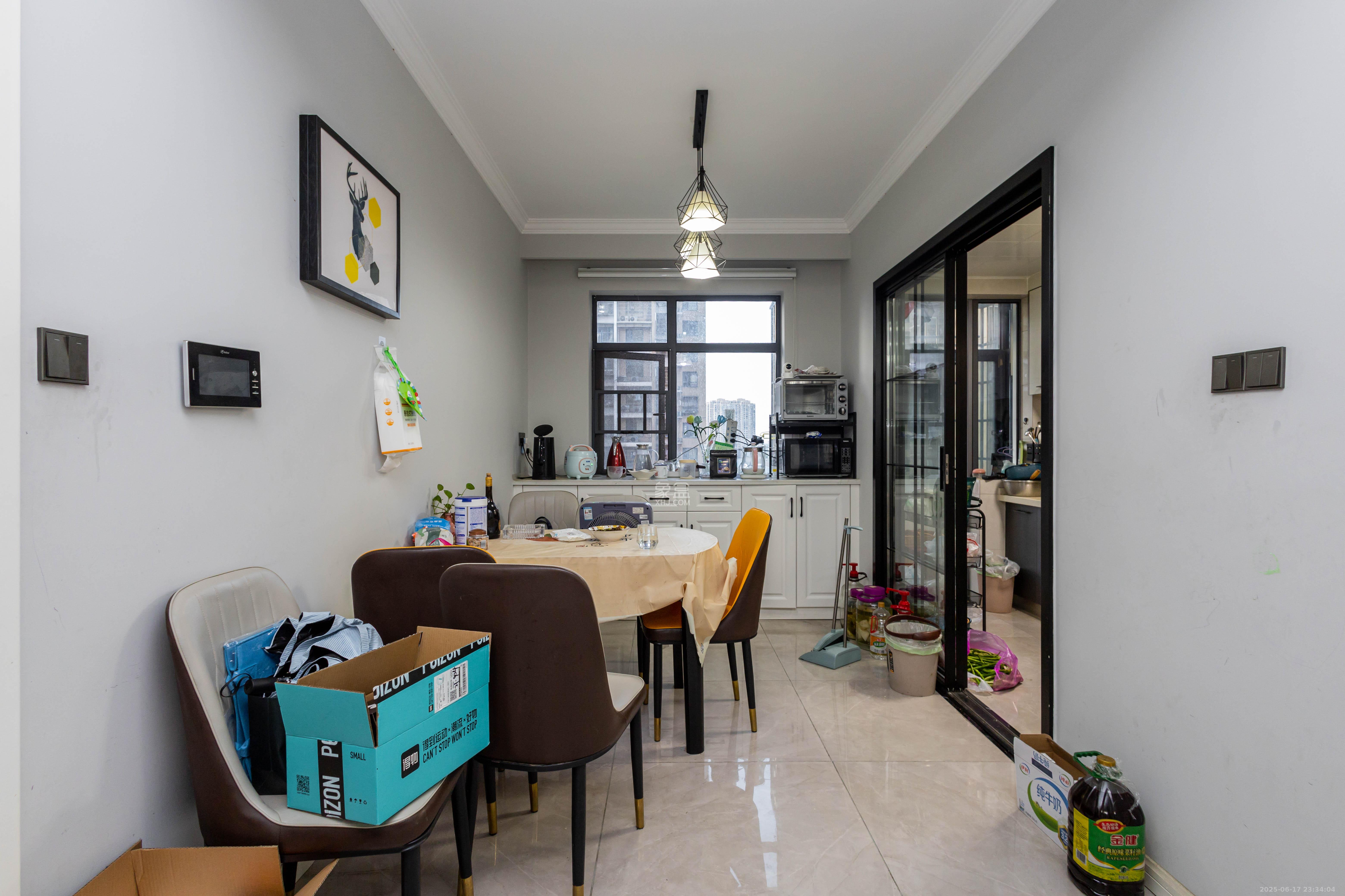 中国铁建国际城二期 4室2厅2卫 99.8万 中国铁建国际城二期 4室2厅2卫 99.8万客厅