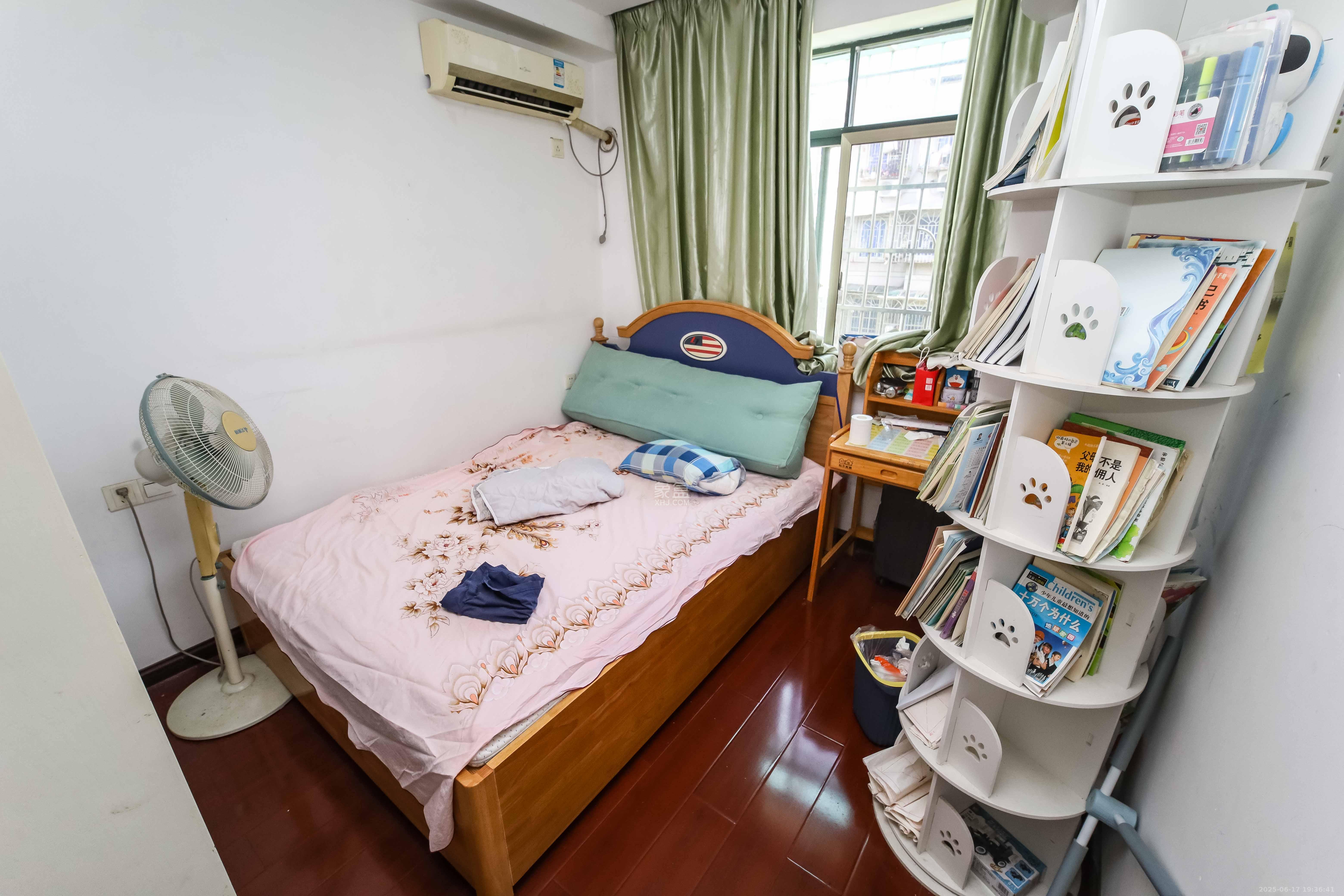 荷花园小区（安置房小区）  3室2厅2卫    59.8万卧室