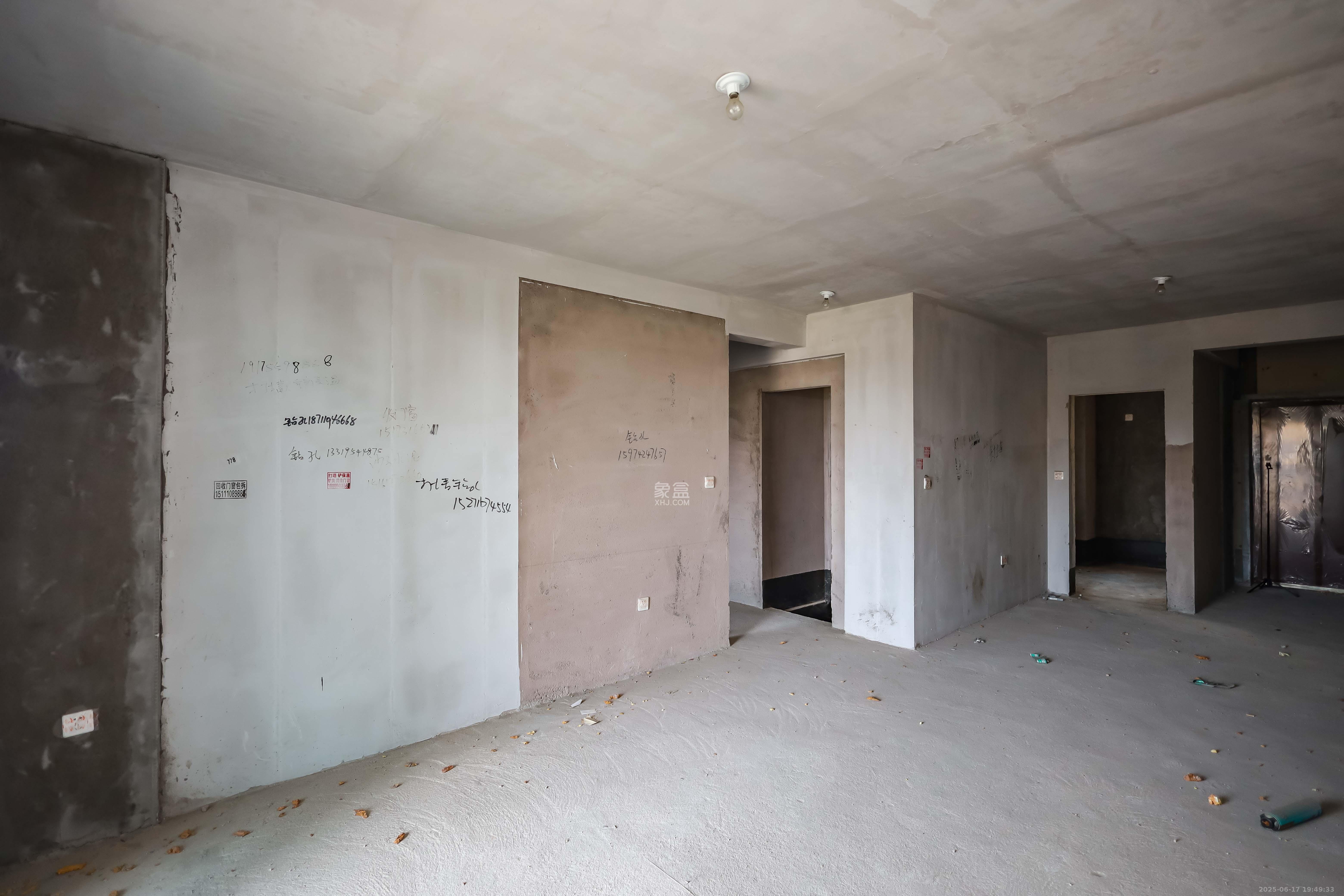 金侨风华府 4室2厅2卫 89.0万 金侨风华府 4室2厅2卫 89.0万客厅