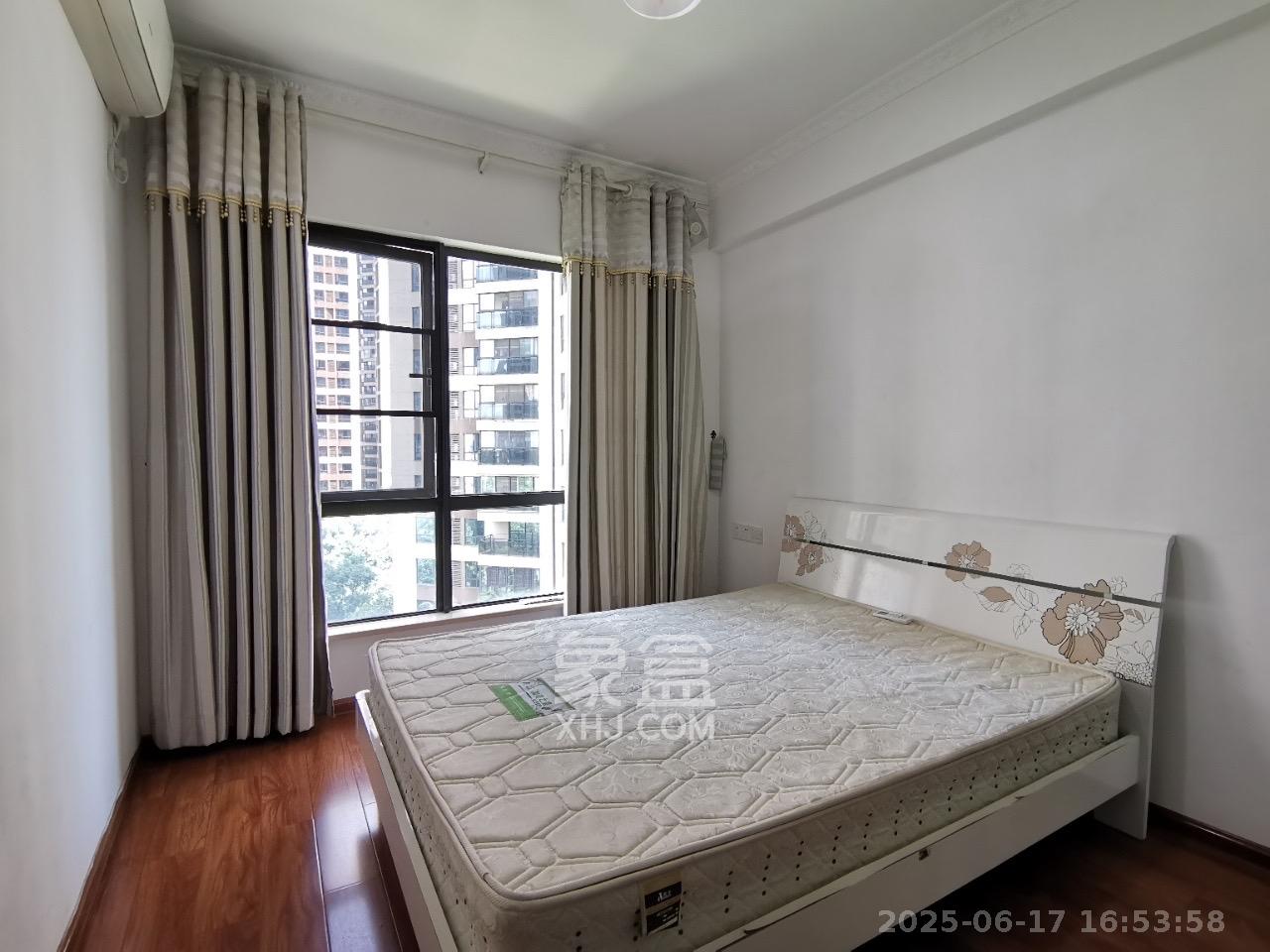 达美D6区  4室2厅2卫   3500.00元/月室内图