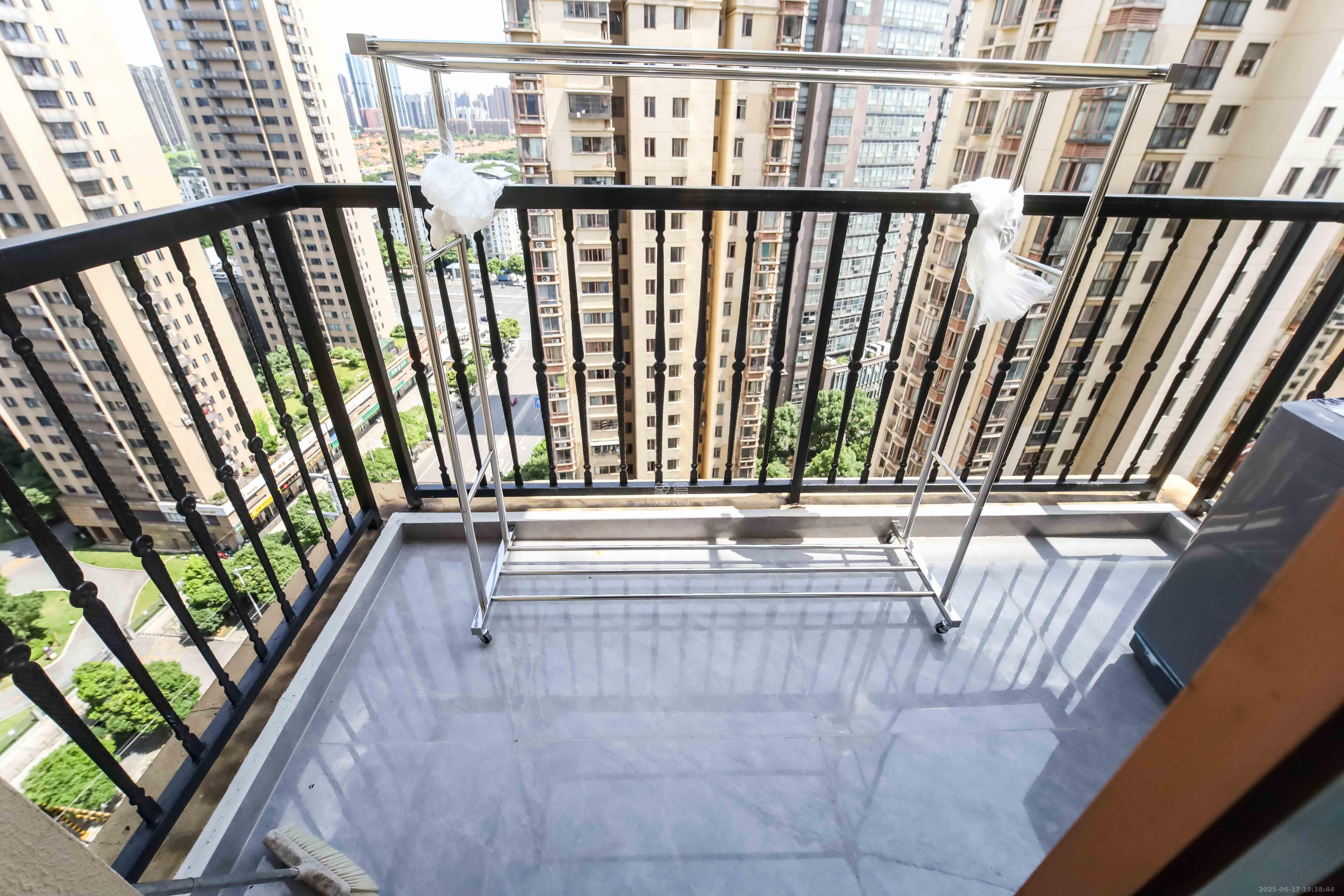 世嘉国际华城 2室2厅2卫 96.8万 世嘉国际华城 2室2厅2卫 96.8万阳台