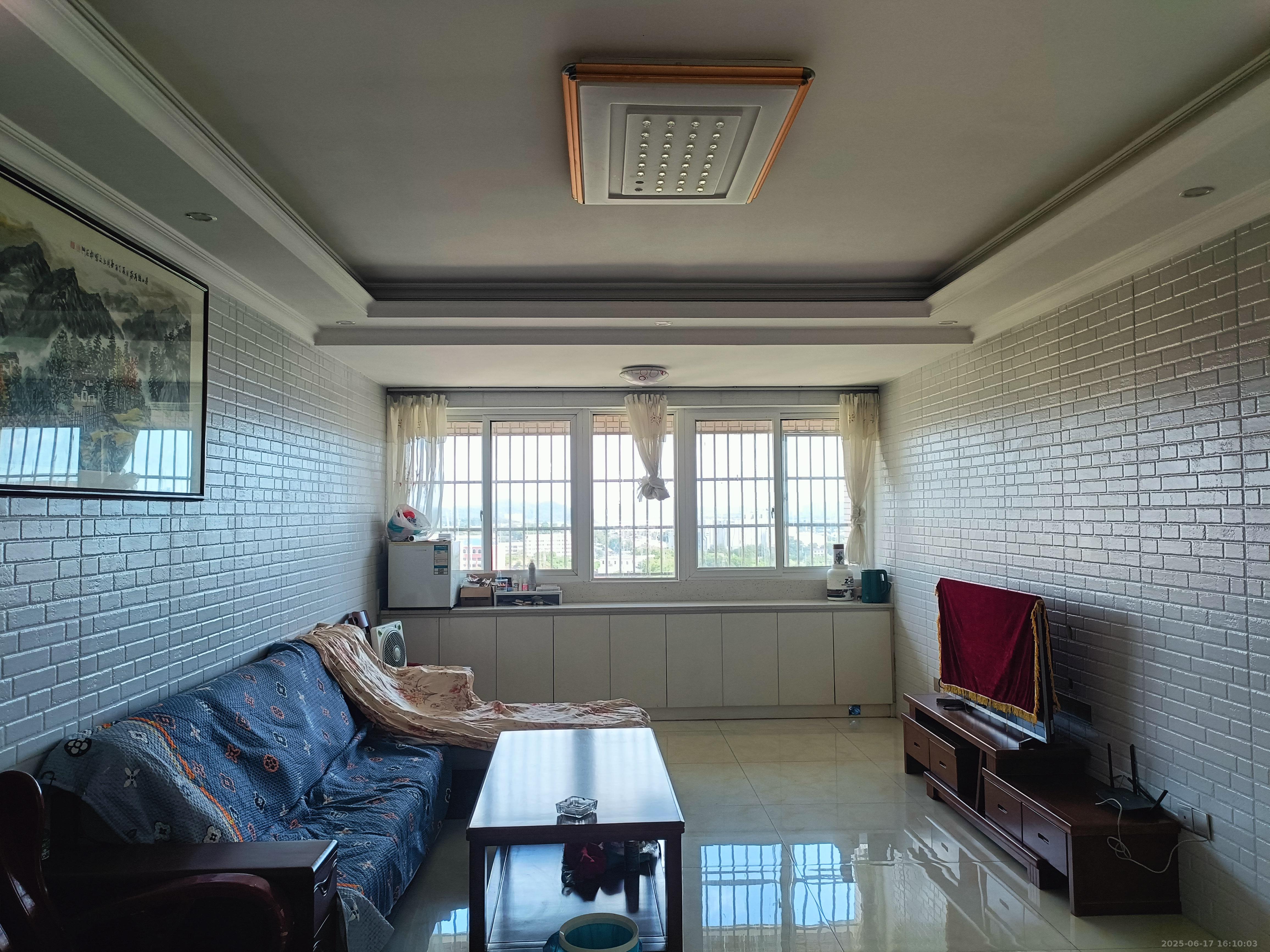 鑫天山城明珠  2室2厅1卫    1000.0元/月 鑫天山城明珠  2室2厅1卫    1000.0元/月