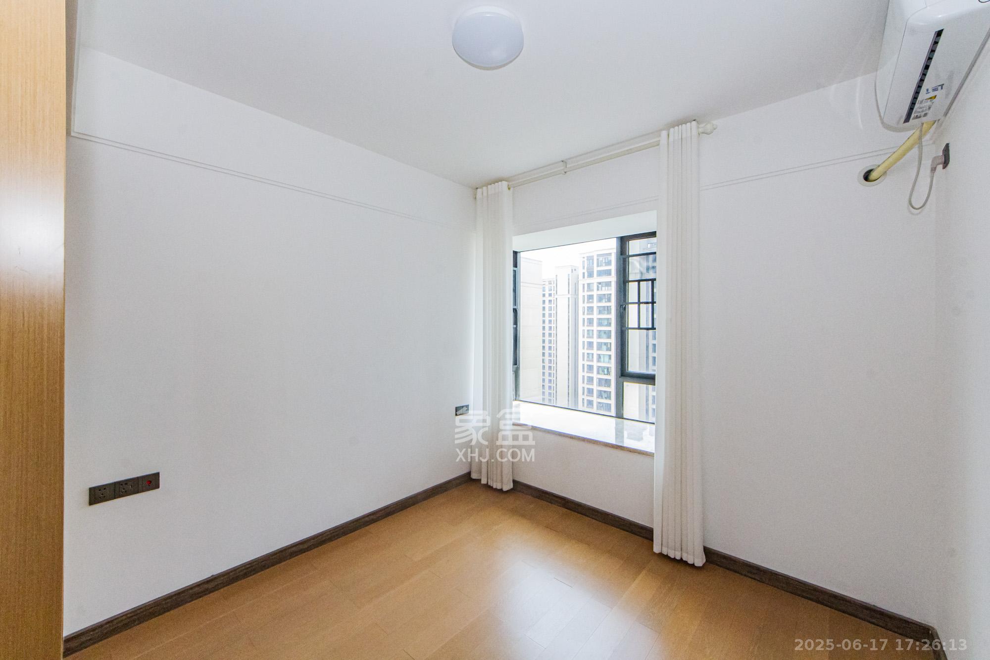 长房雍景湾 3室2厅2卫 123.0万 长房雍景湾 3室2厅2卫 123.0万卧室