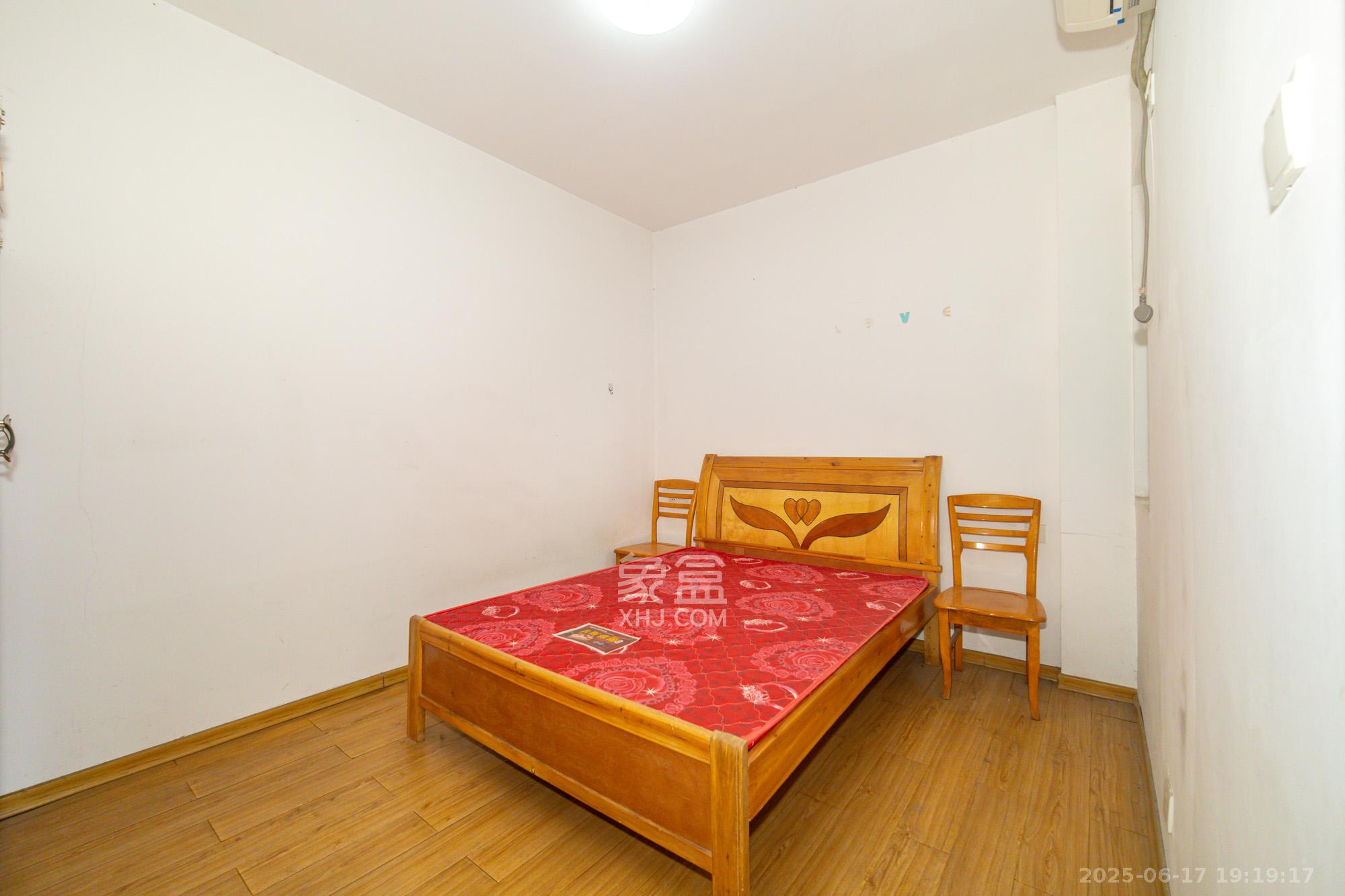 时代星城  2室2厅1卫    39.8万卧室