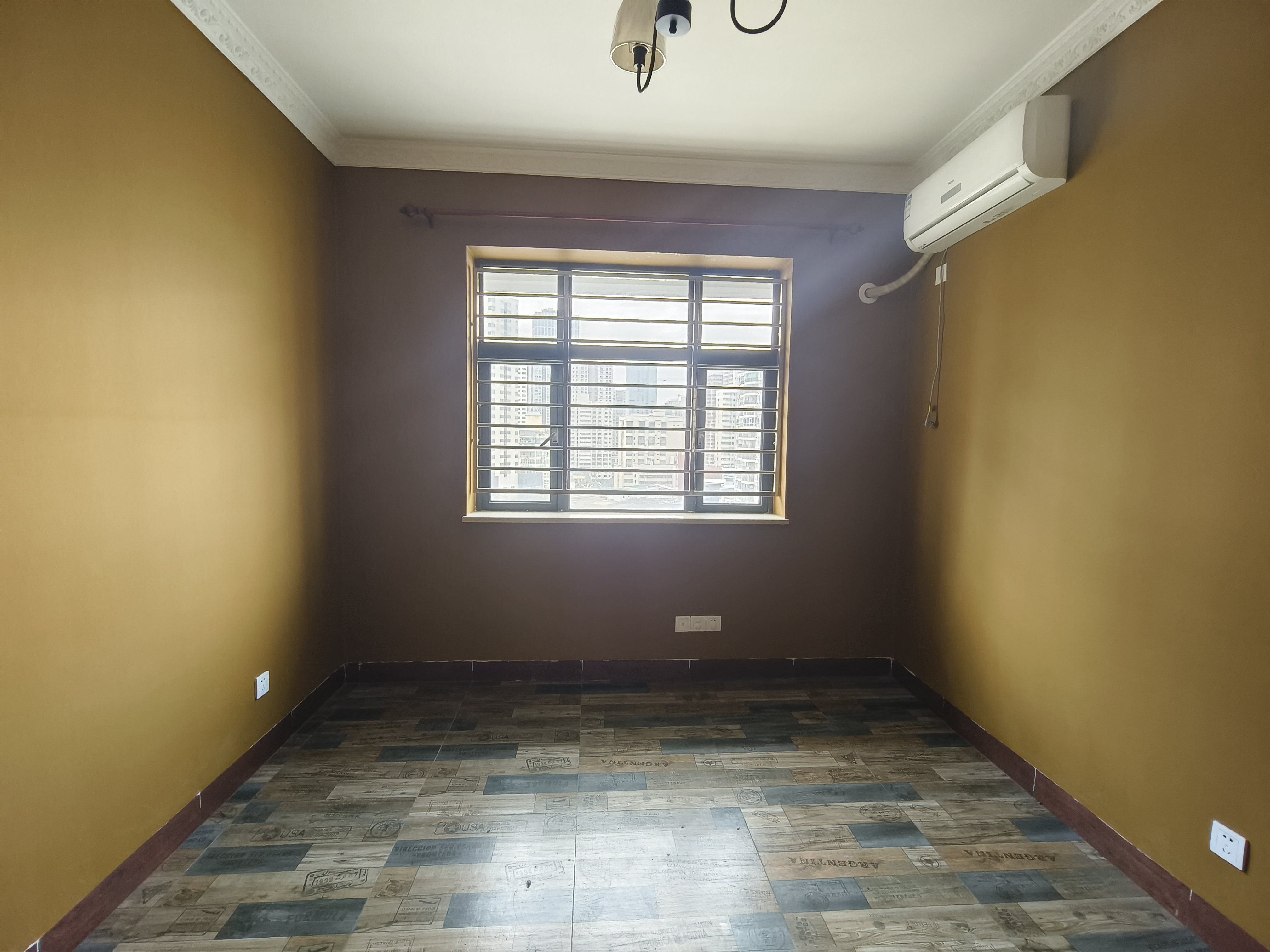 金龙城市广场一期 3室2厅2卫 235.0万 金龙城市广场一期 3室2厅2卫 235.0万室内图