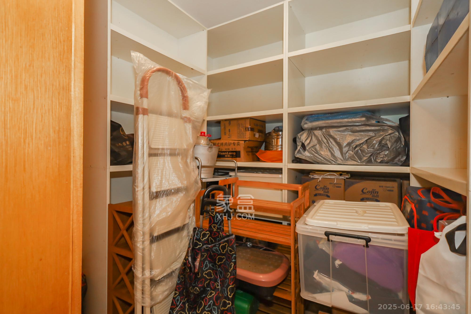 枫树园 3室2厅2卫 128.0万 枫树园 3室2厅2卫 128.0万卧室