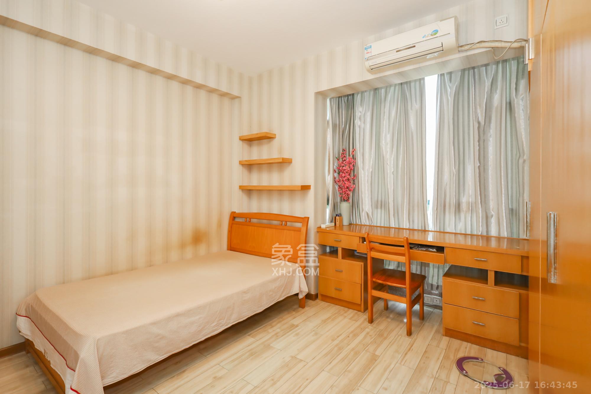 枫树园 3室2厅2卫 128.0万 枫树园 3室2厅2卫 128.0万卧室