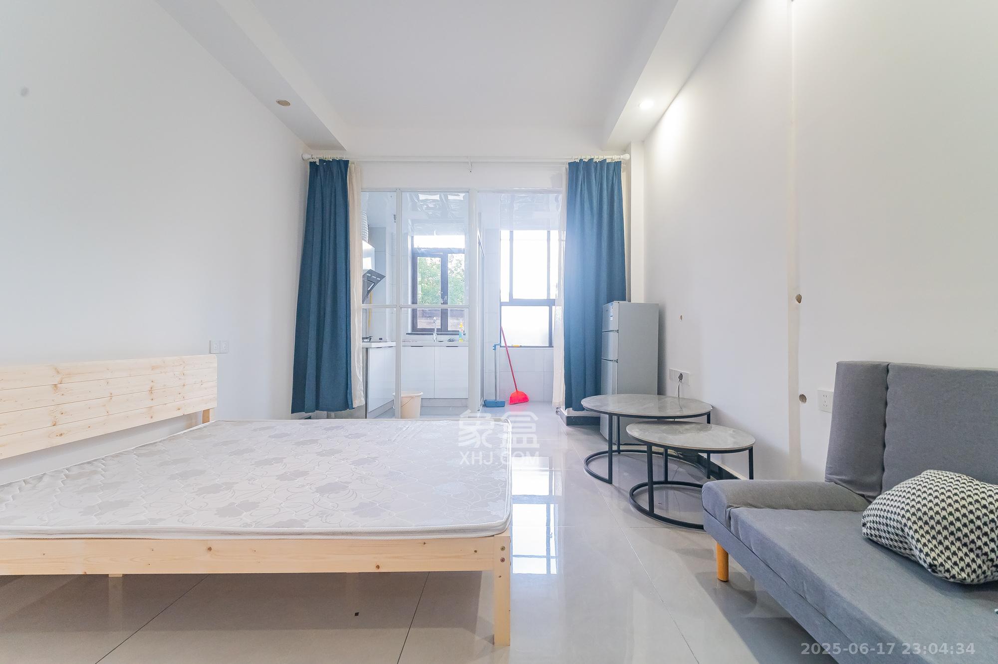 水岸世景  1室1厅1卫    20.0万 水岸世景  1室1厅1卫    20.0万客厅