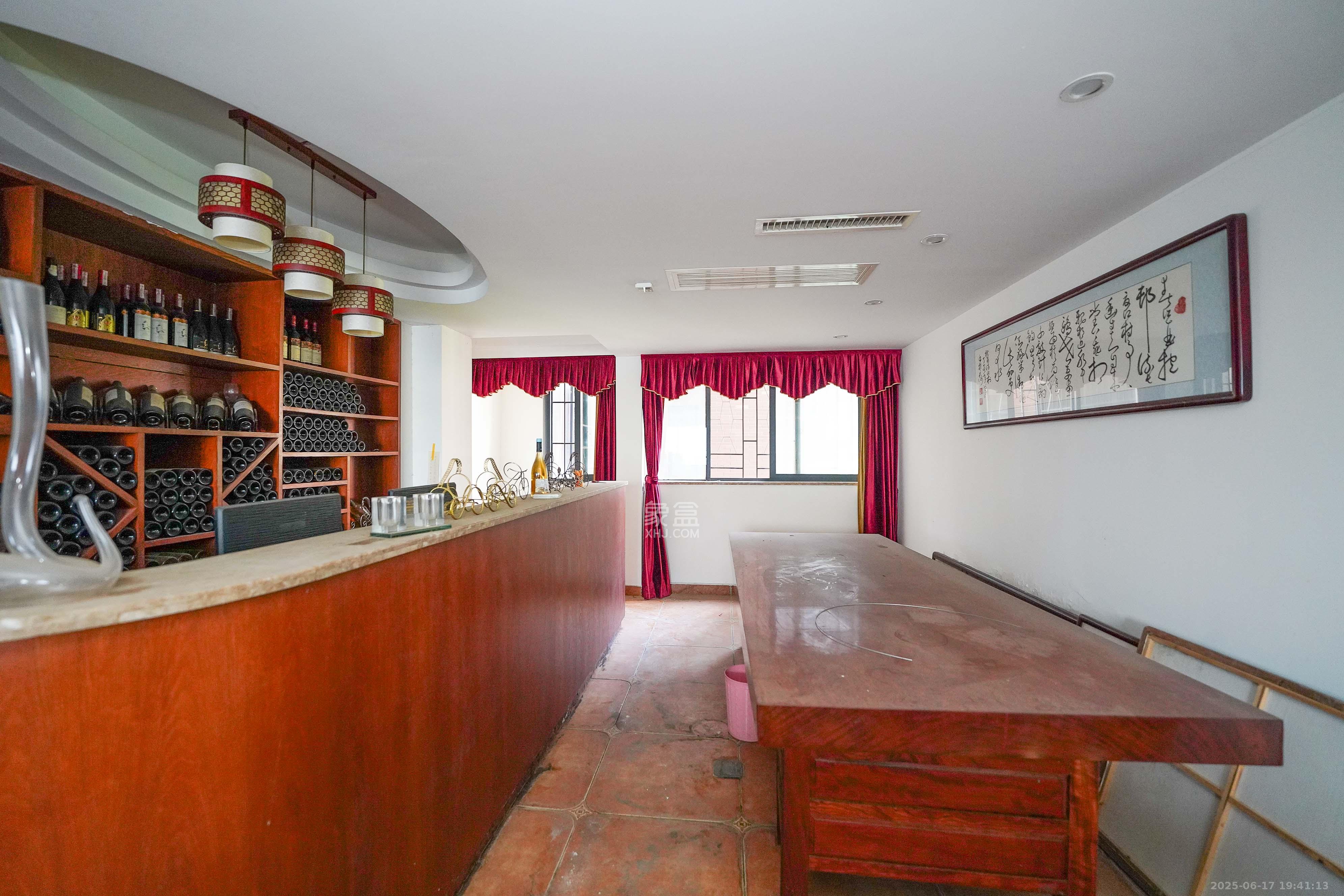 五矿格澜郡  4室2厅2卫    74.8万 五矿格澜郡  4室2厅2卫    74.8万客厅