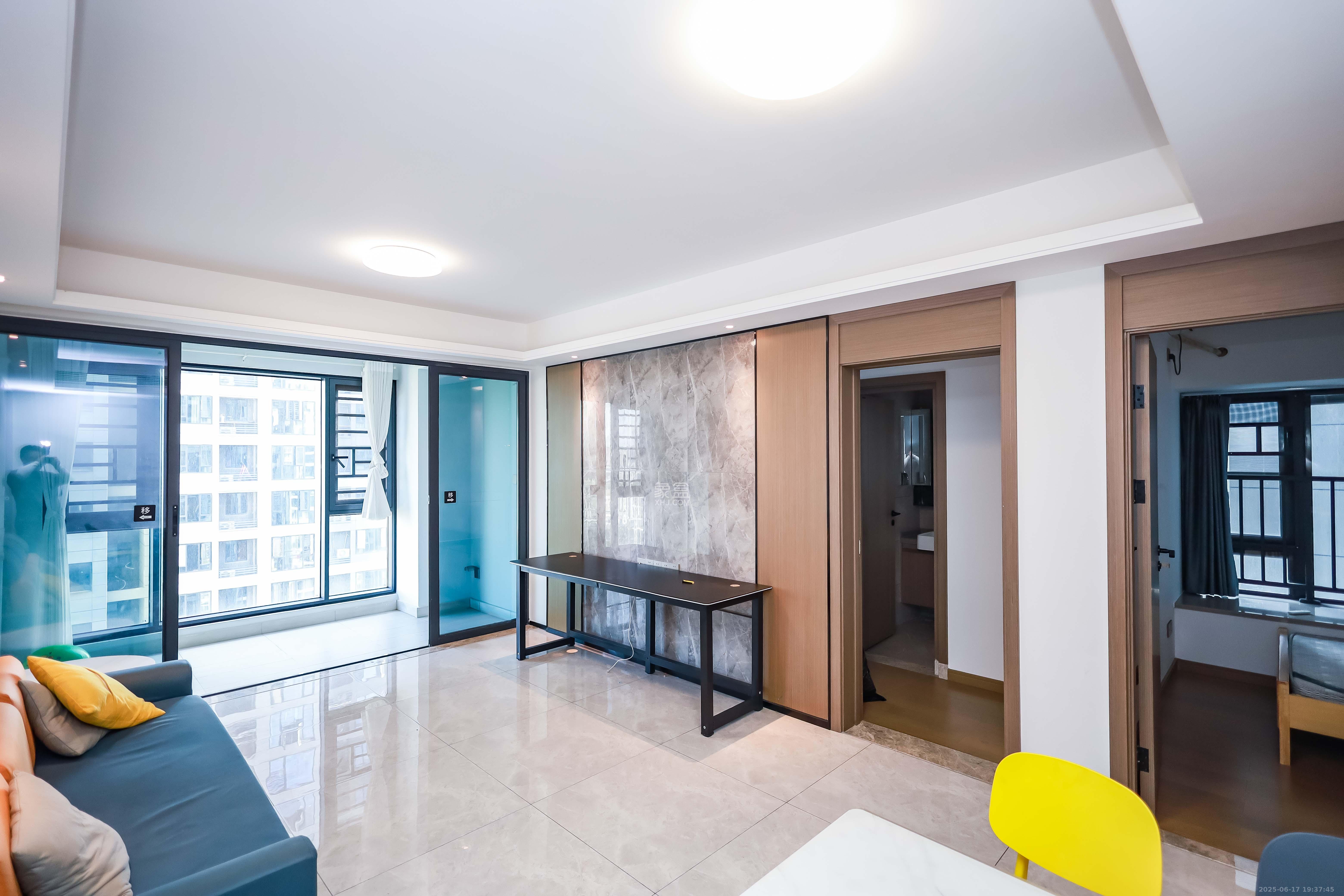 长房云尚公馆  3室2厅1卫    105.0万 长房云尚公馆  3室2厅1卫    105.0万客厅