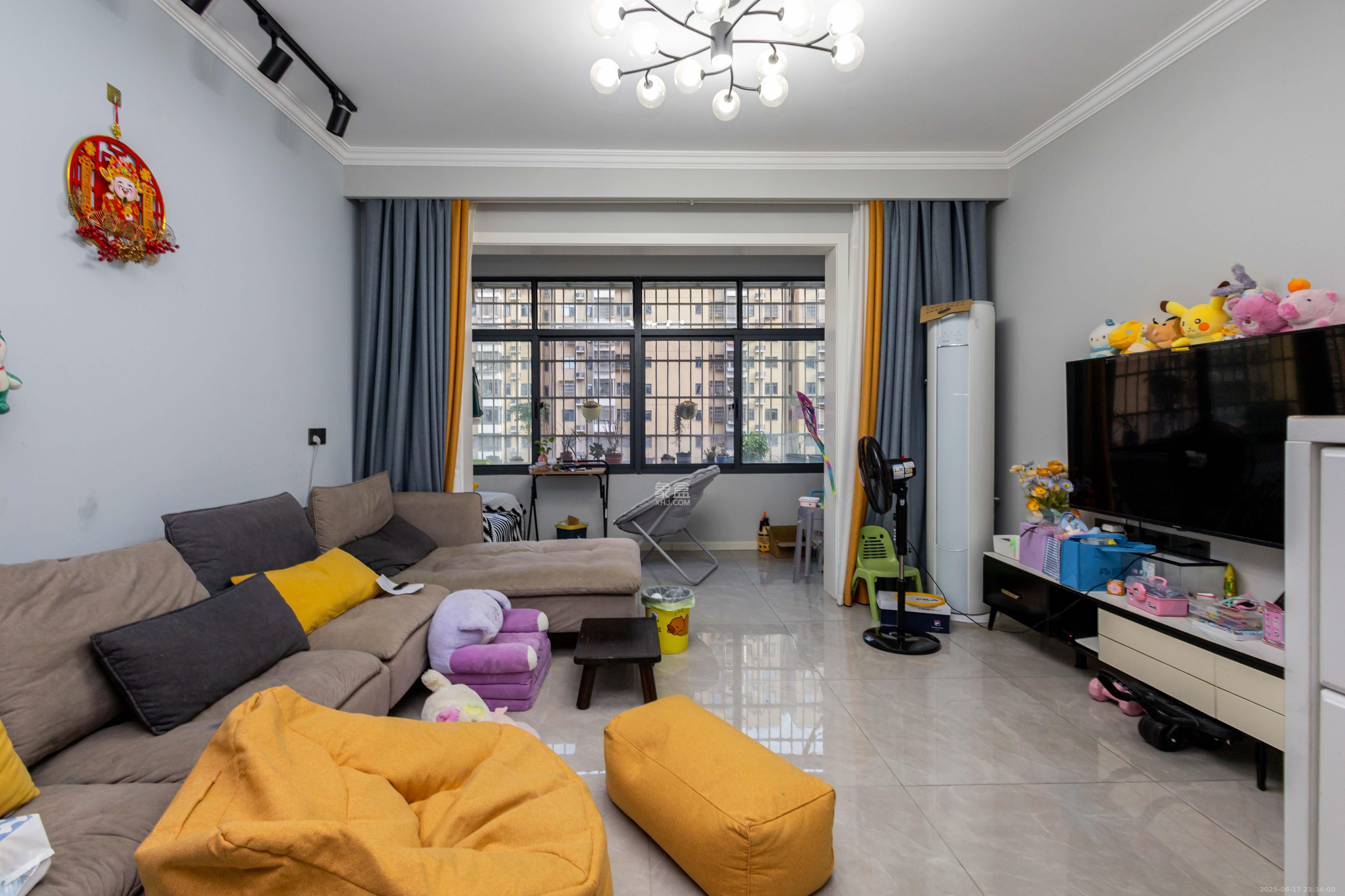 中国铁建国际城二期 4室2厅2卫 99.8万 中国铁建国际城二期 4室2厅2卫 99.8万客厅