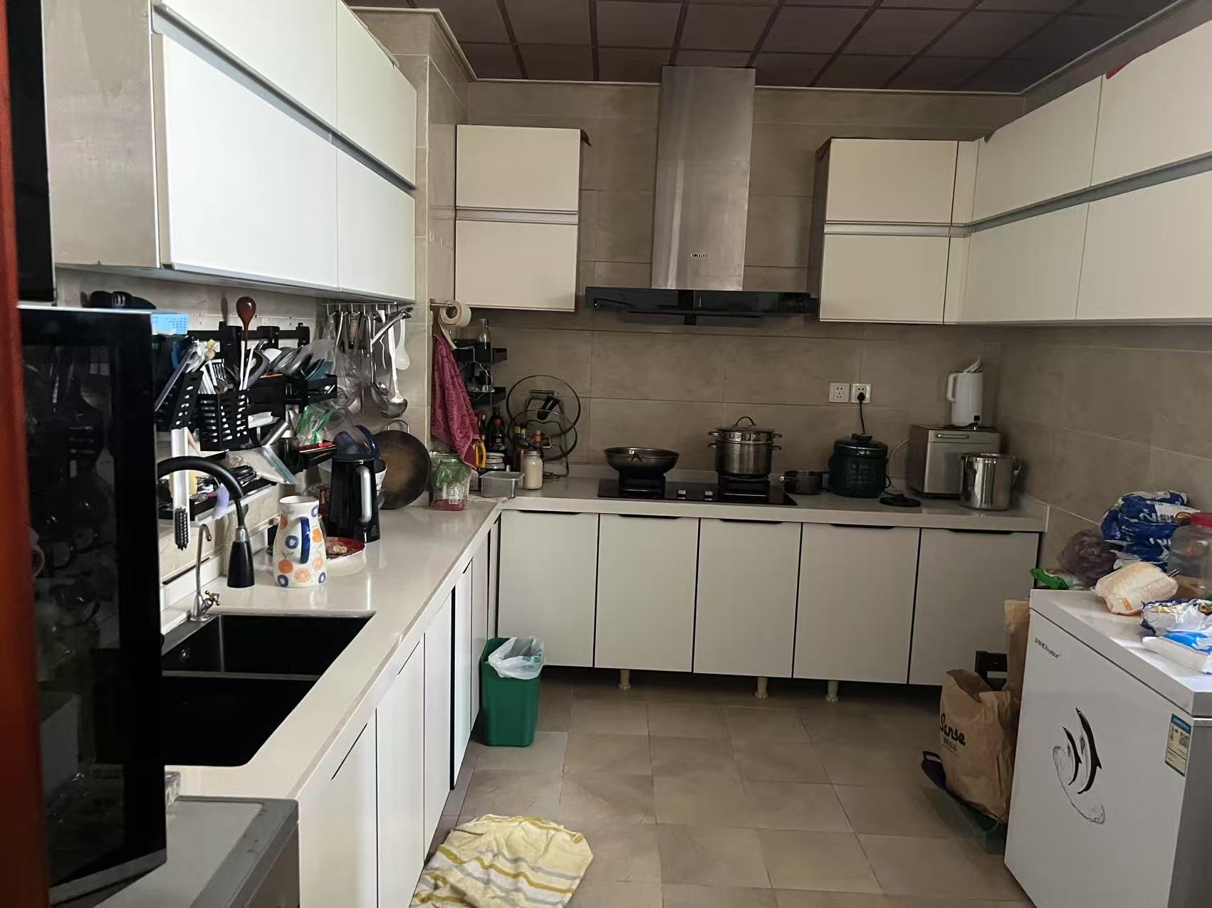 紫荆花园一期  5室2厅2卫    350.0万 紫荆花园一期  5室2厅2卫    350.0万厨房