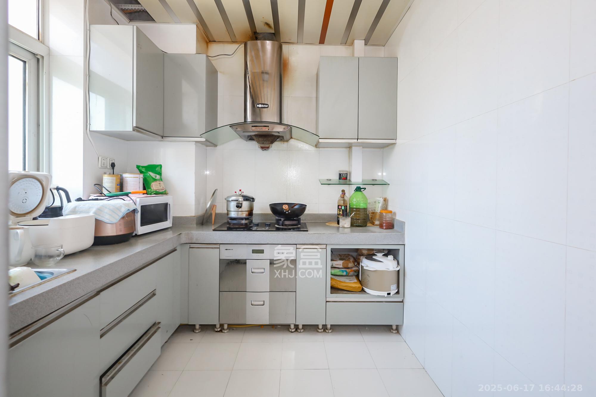 江岸景苑  4室2厅1卫    208.0万厨房