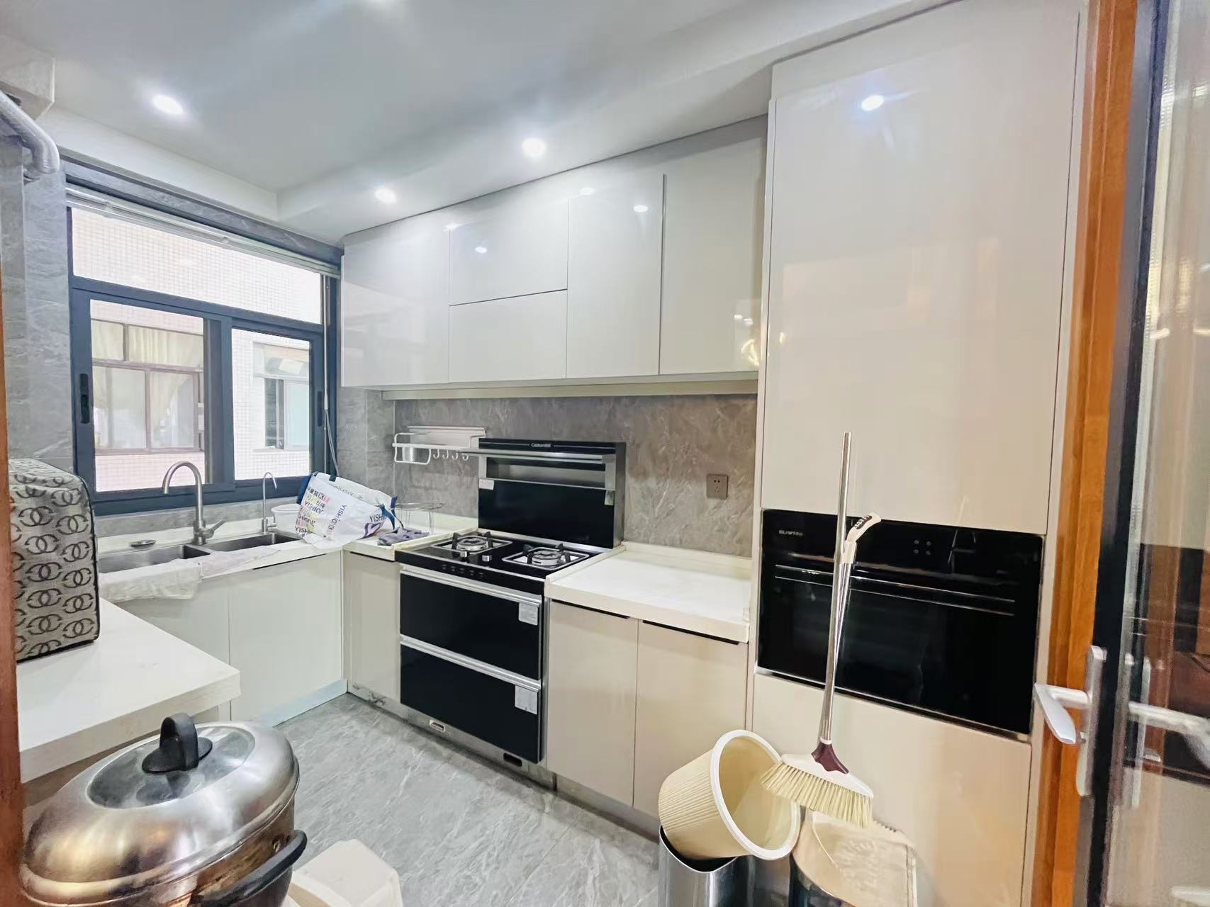 鼎泰逸景园 3室2厅2卫 88.0万 鼎泰逸景园 3室2厅2卫 88.0万客厅