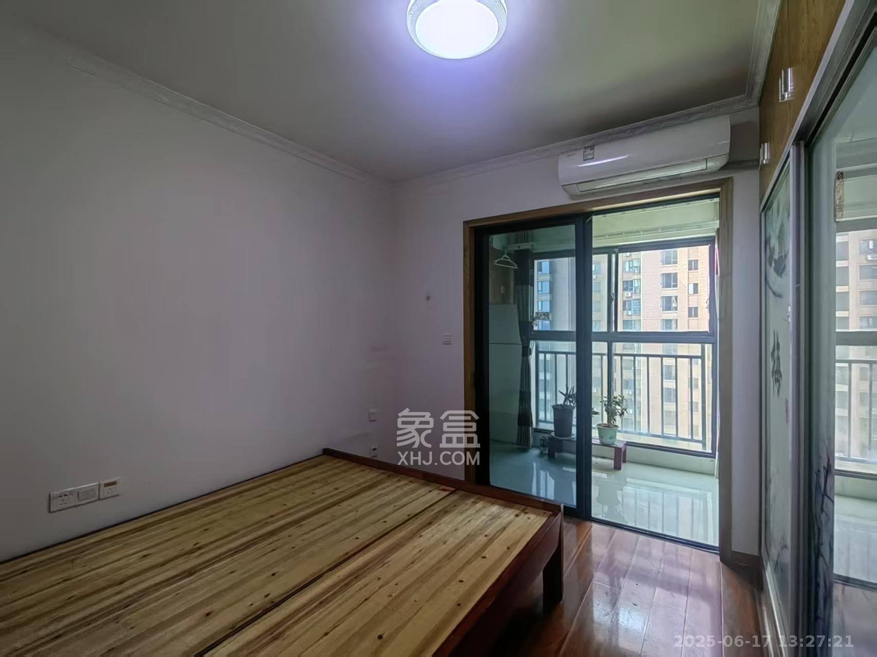 三一街区  4室2厅1卫   1600.00元/月室内图