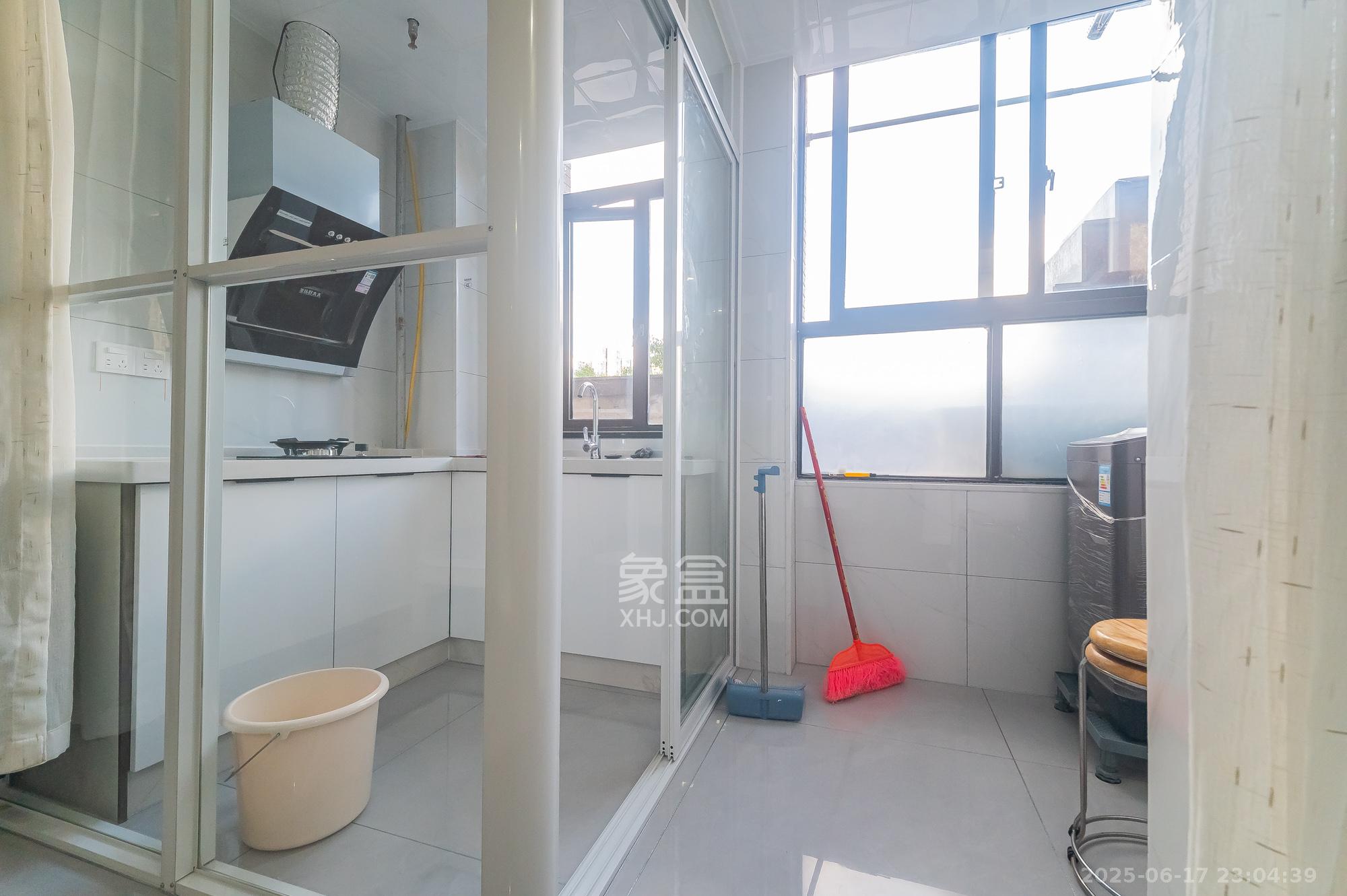 水岸世景  1室1厅1卫    20.0万 水岸世景  1室1厅1卫    20.0万阳台