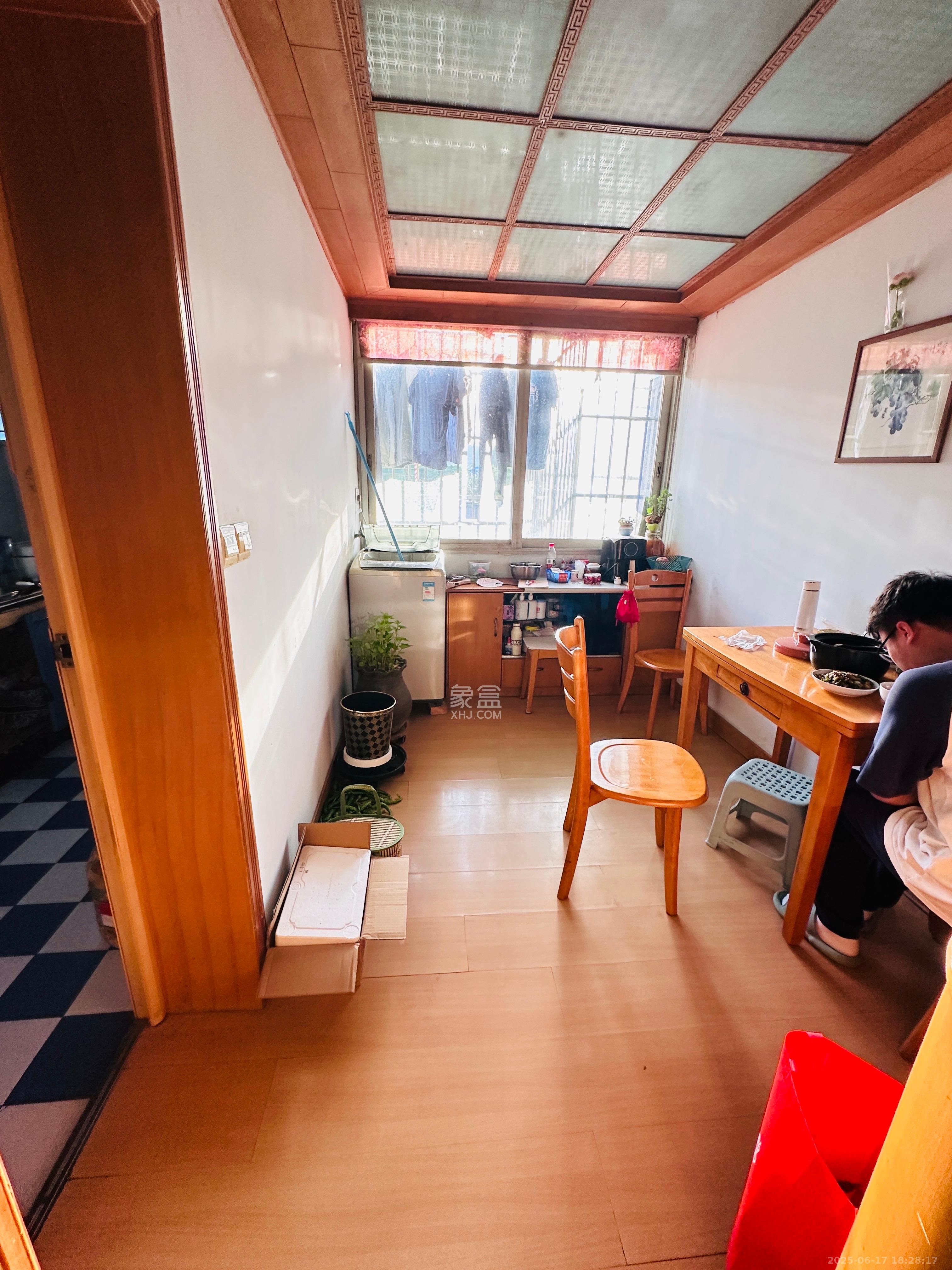 下碧湘街小区  2室1厅1卫   2500.00元/月室内图
