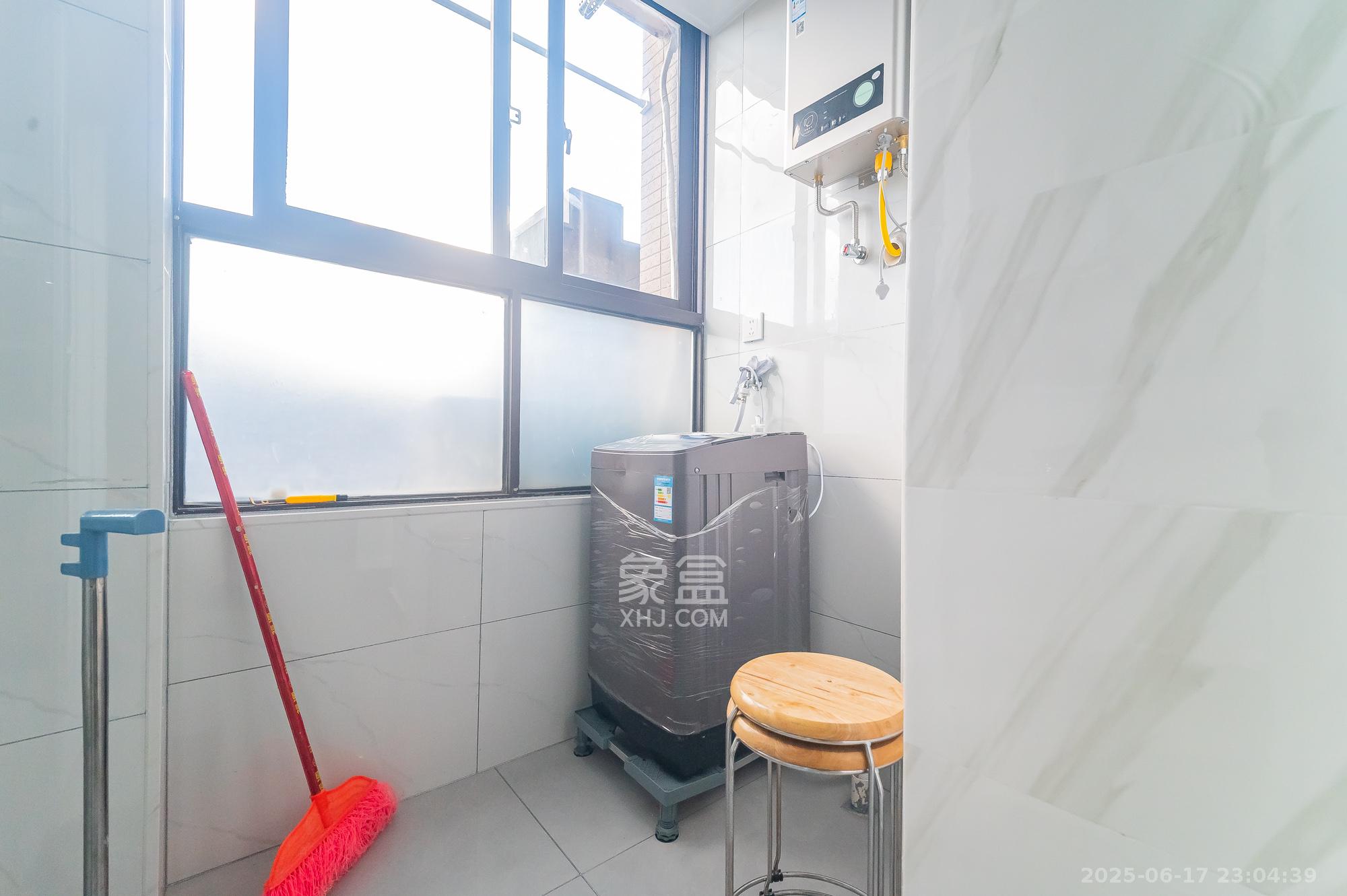 水岸世景  1室1厅1卫    20.0万 水岸世景  1室1厅1卫    20.0万阳台