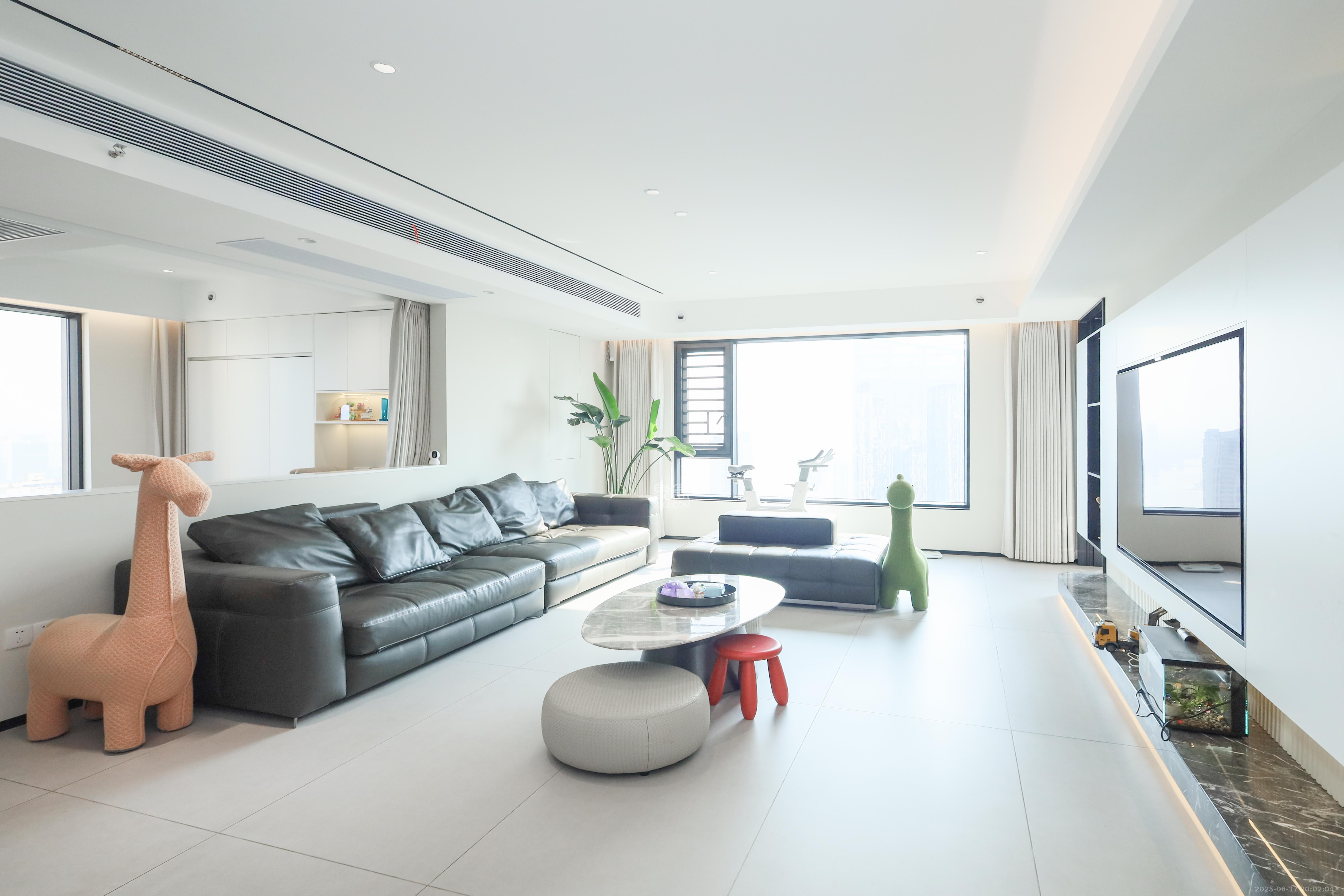 建发央著  4室2厅2卫   380.00万客厅
