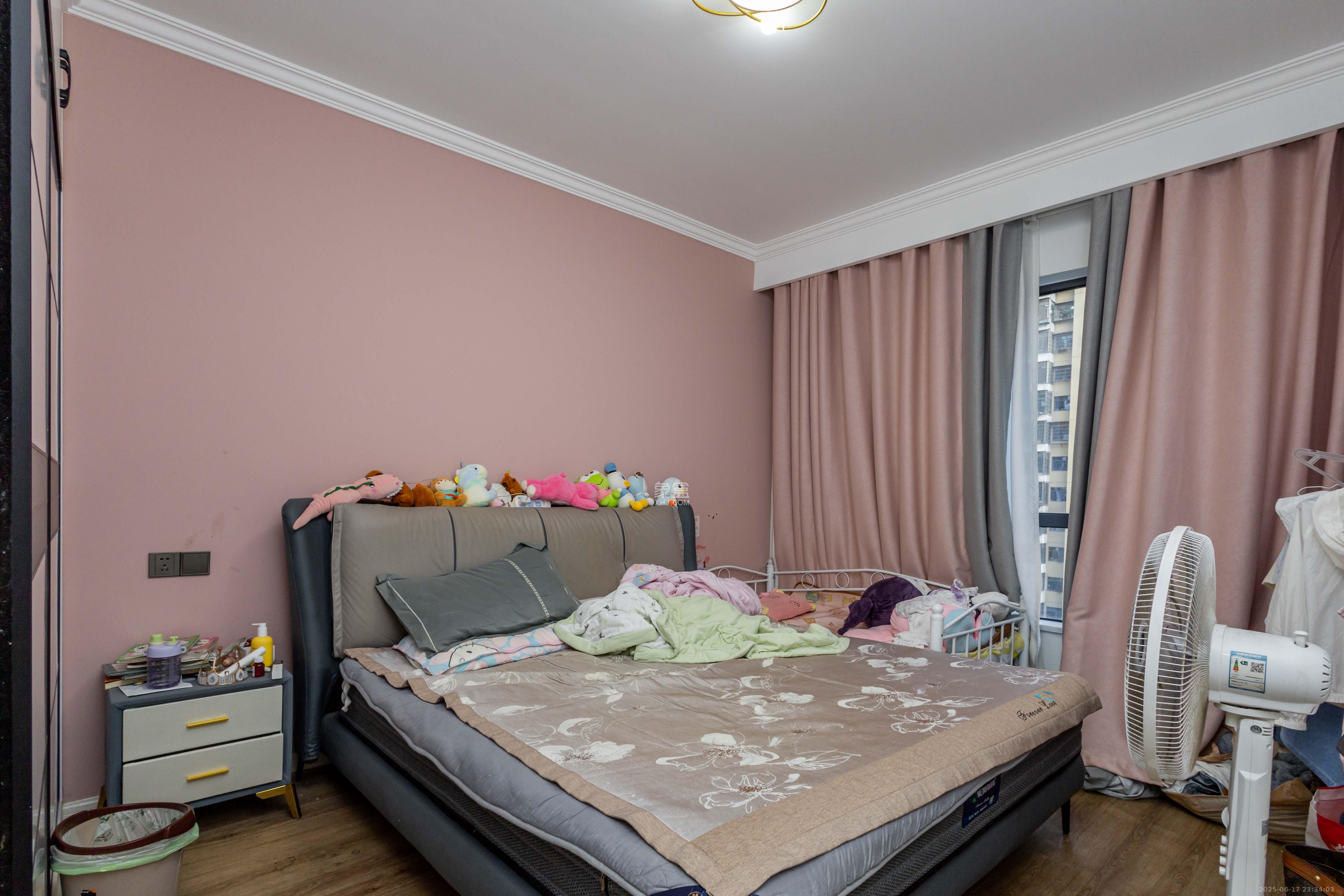 中国铁建国际城二期 4室2厅2卫 99.8万 中国铁建国际城二期 4室2厅2卫 99.8万卧室