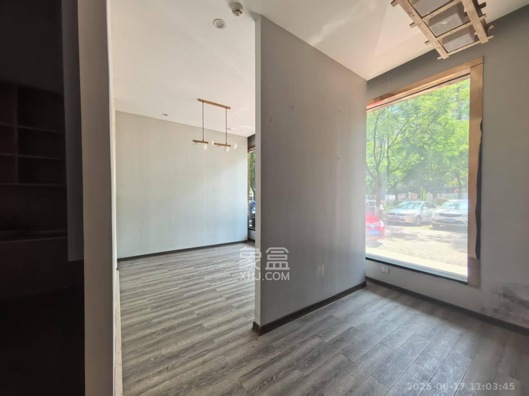 中国铁建国际城一期   96.19㎡      12800.0元/月室内图