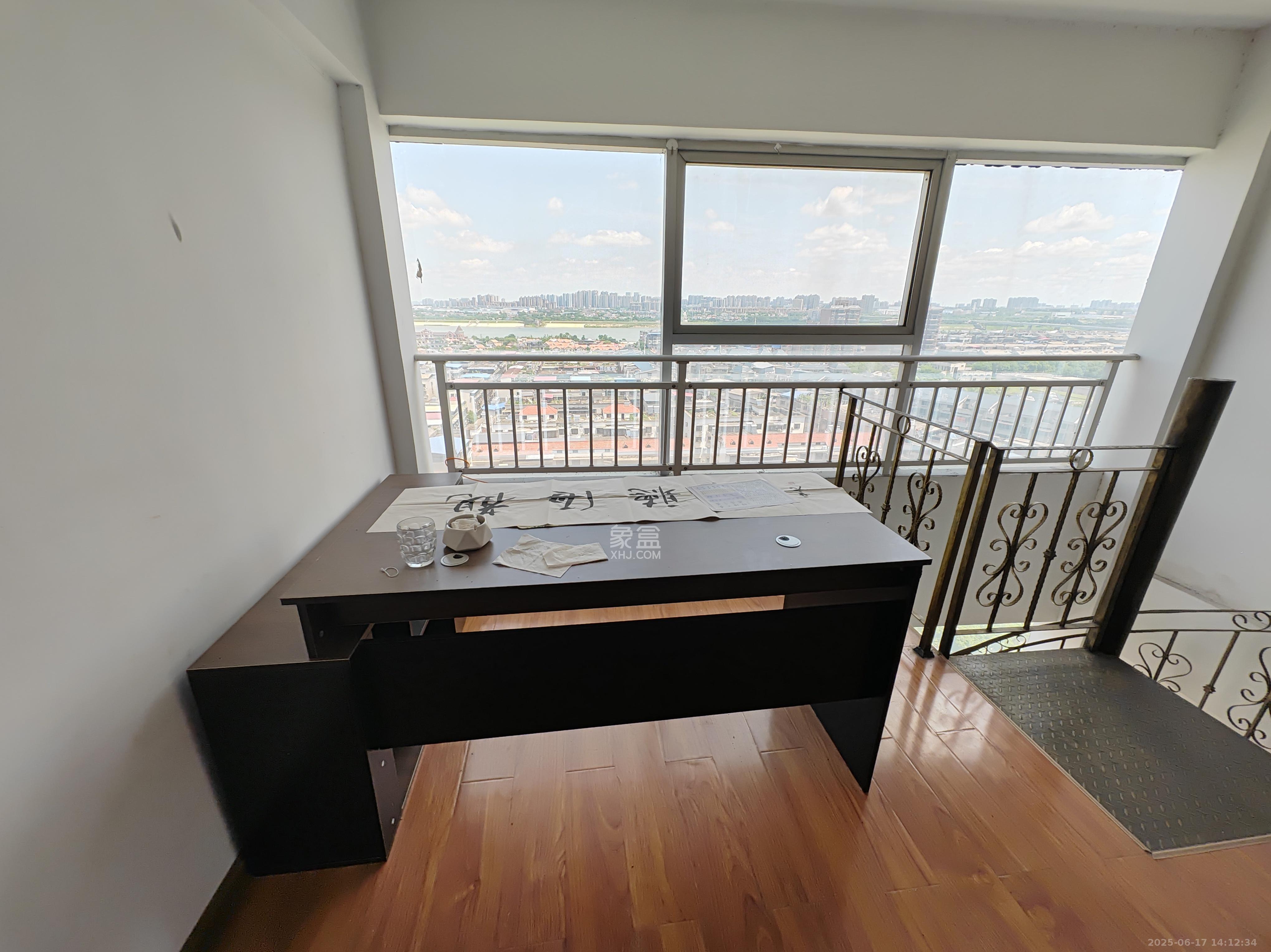 凯旋国际广场 2室2厅1卫 25.0万 凯旋国际广场 2室2厅1卫 25.0万客厅