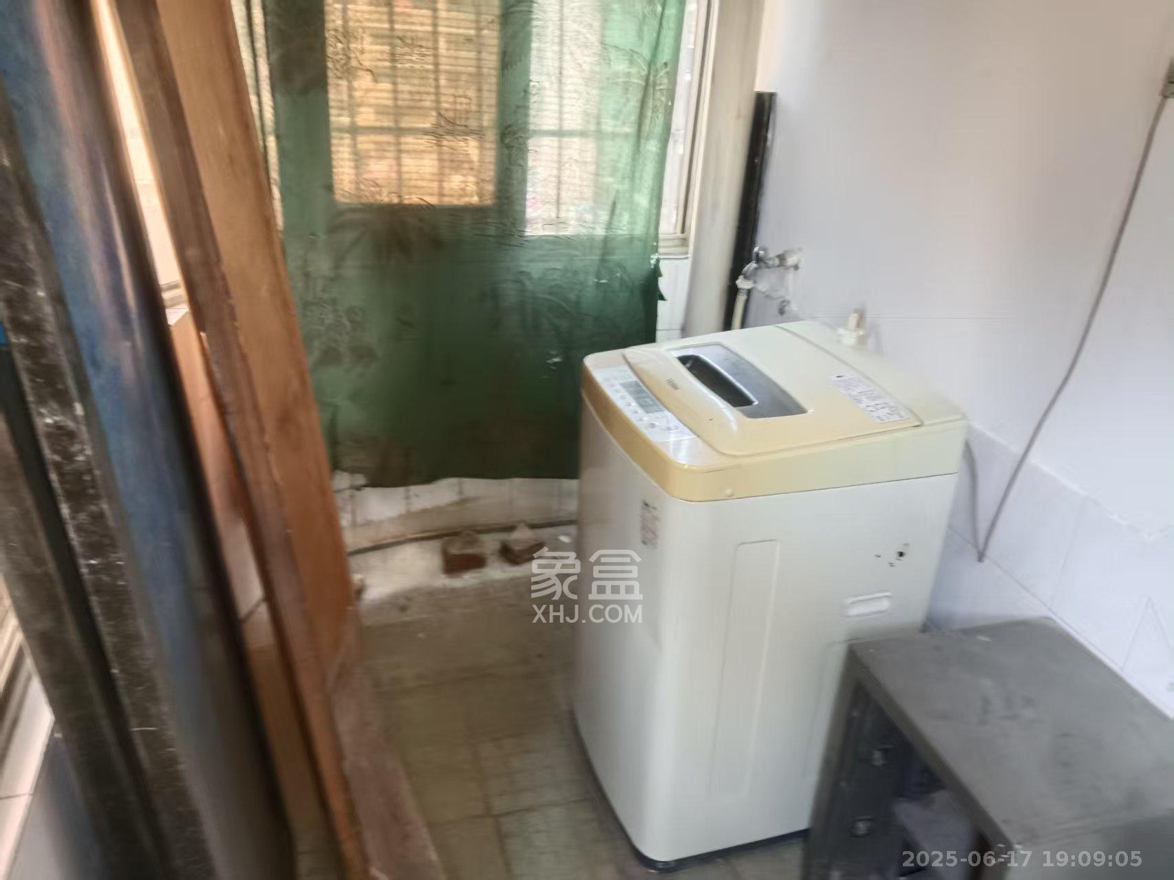 三兴公寓(三兴小区) 3室1厅1卫 2200.0元/月 三兴公寓(三兴小区) 3室1厅1卫 2200.0元/月室内图