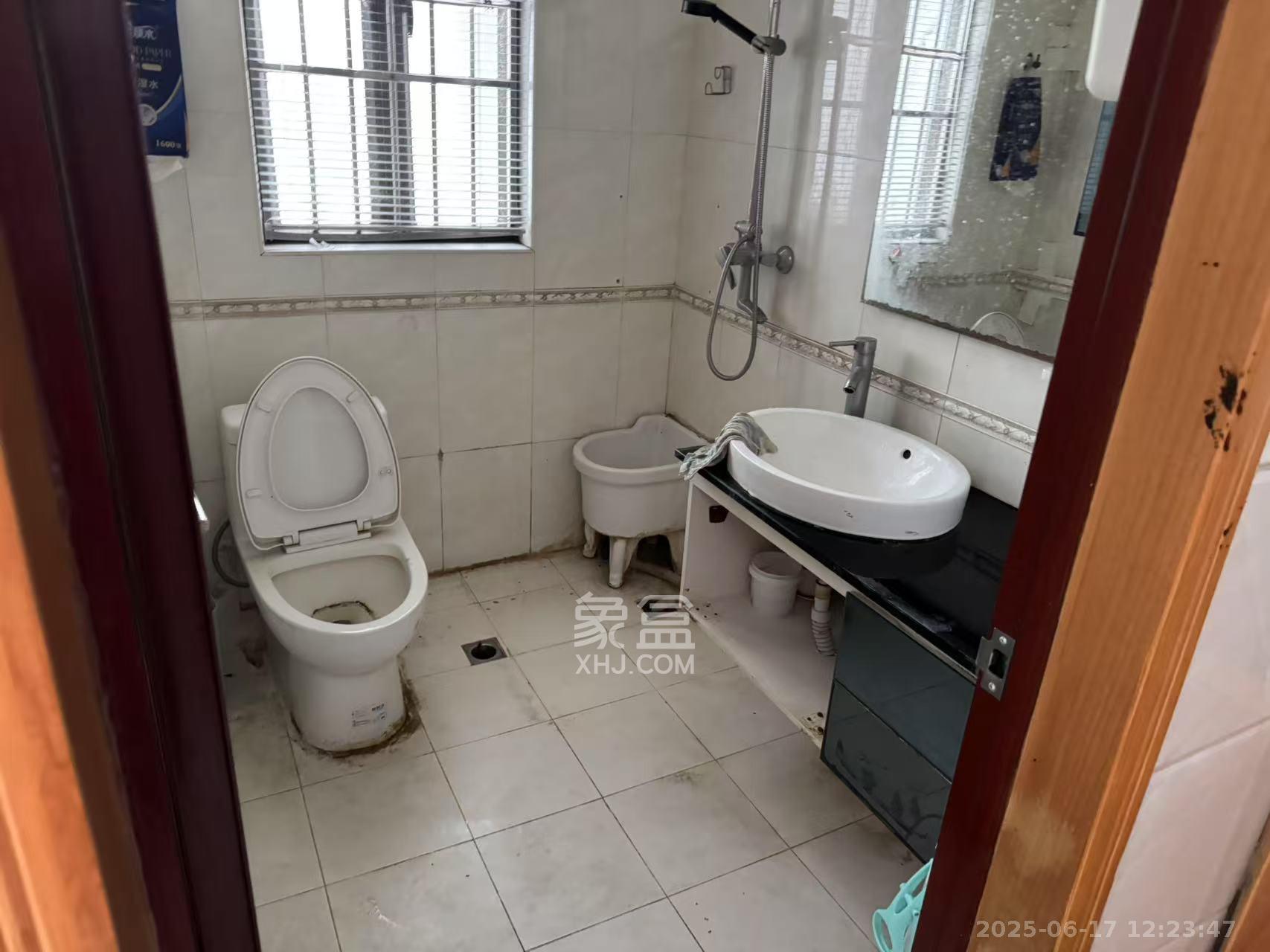 西城龙庭 2室2厅1卫 2400.0元/月 西城龙庭 2室2厅1卫 2400.0元/月室内图