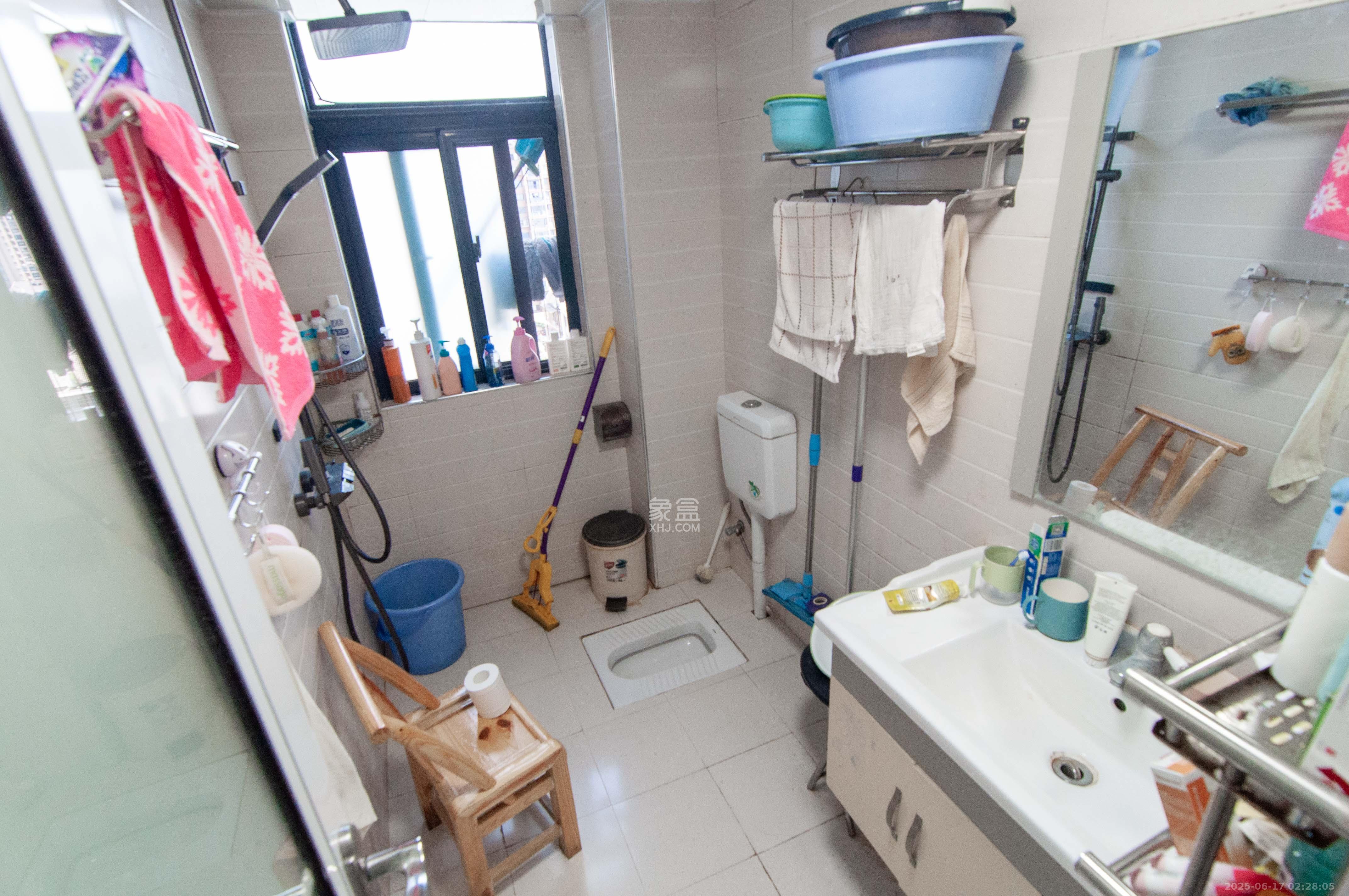 高鑫麓城 3室2厅1卫 95.0万 高鑫麓城 3室2厅1卫 95.0万卫生间