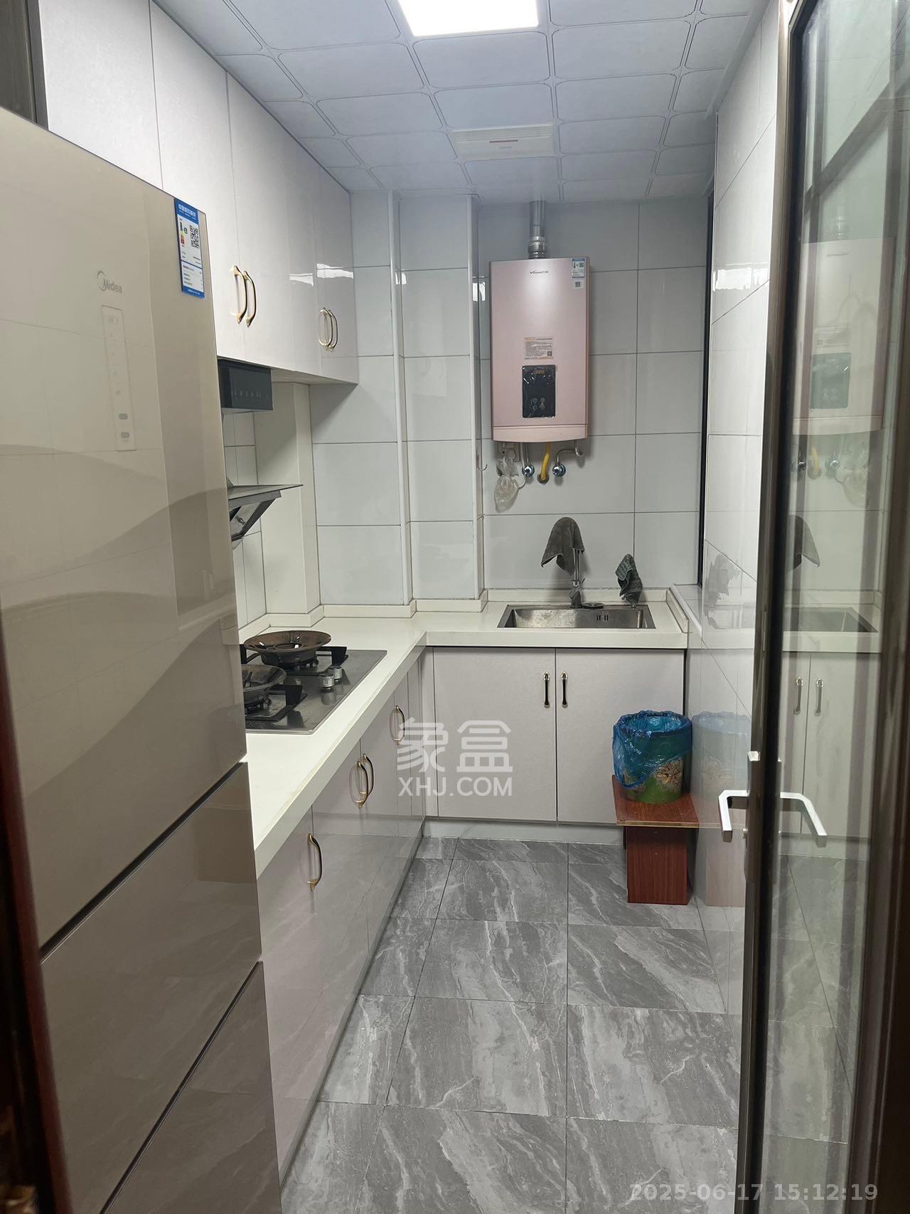 洋湖明园一期  3室1厅1卫   1600.00元/月室内图