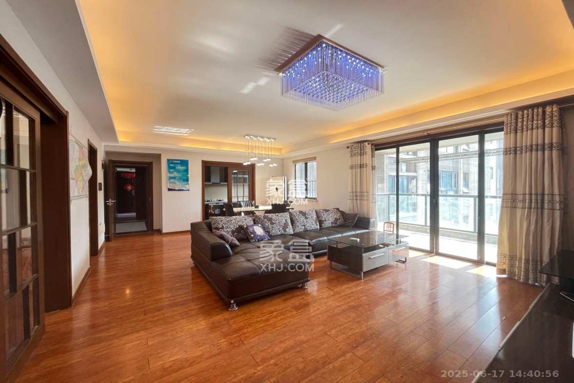 藏珑湖上国际花园 3室2厅2卫 3900.0元/月 藏珑湖上国际花园 3室2厅2卫 3900.0元/月室内图