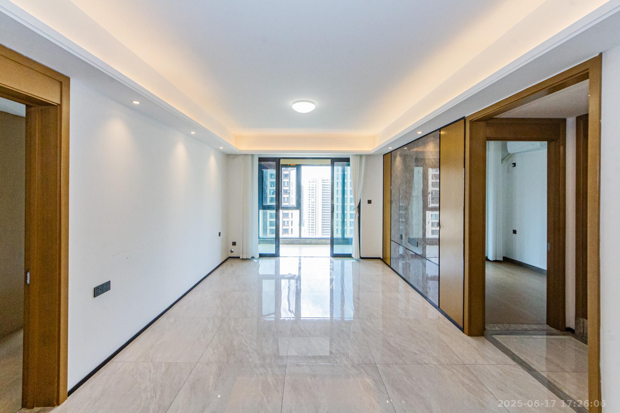 长房雍景湾 3室2厅2卫 123.0万 长房雍景湾 3室2厅2卫 123.0万客厅