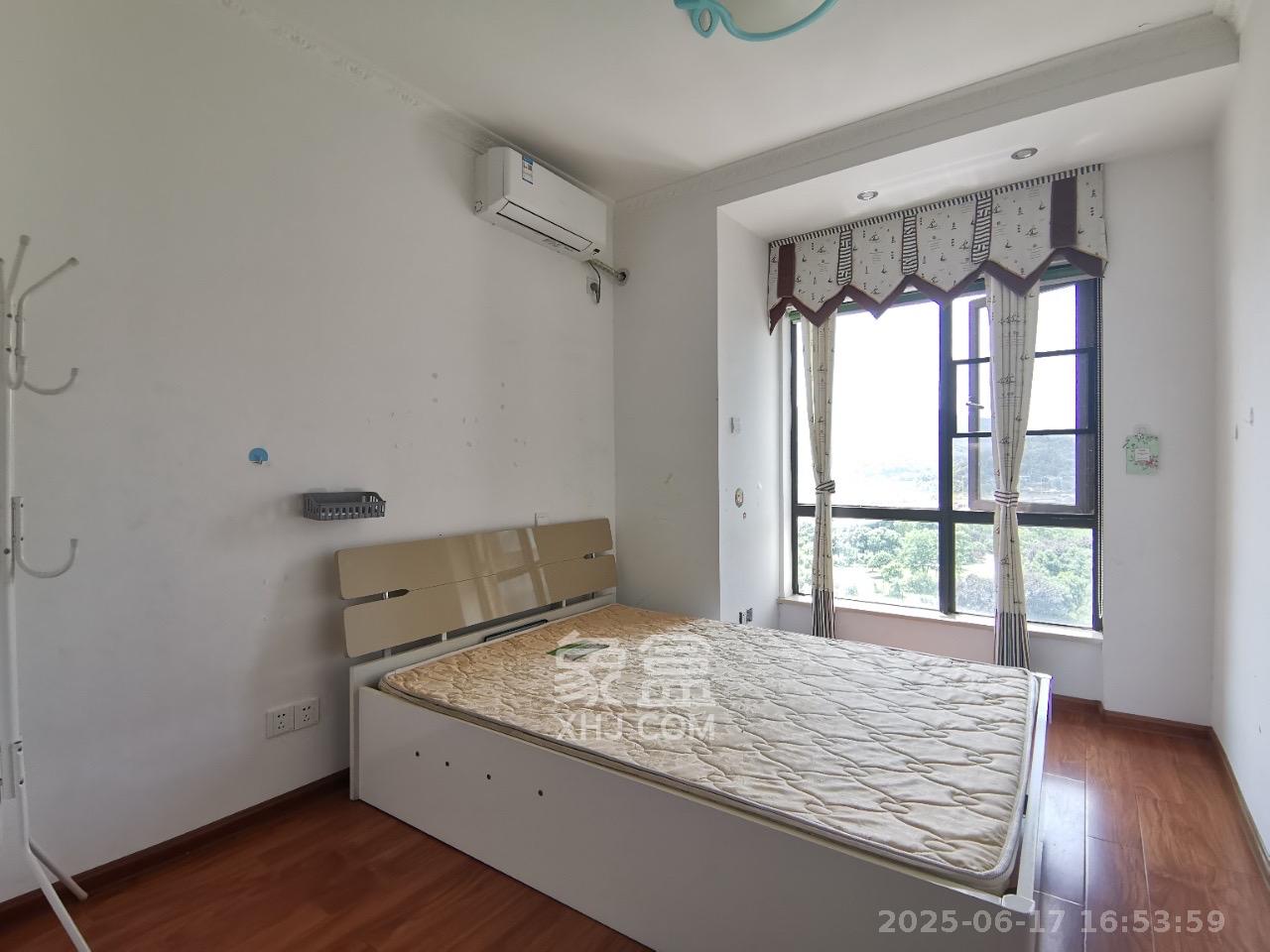 达美D6区  4室2厅2卫   3500.00元/月室内图