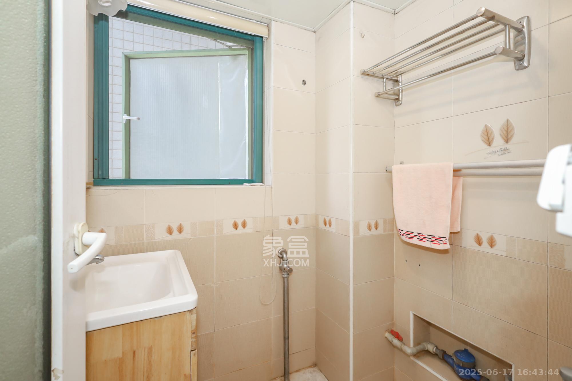 枫树园 3室2厅2卫 128.0万 枫树园 3室2厅2卫 128.0万卫生间