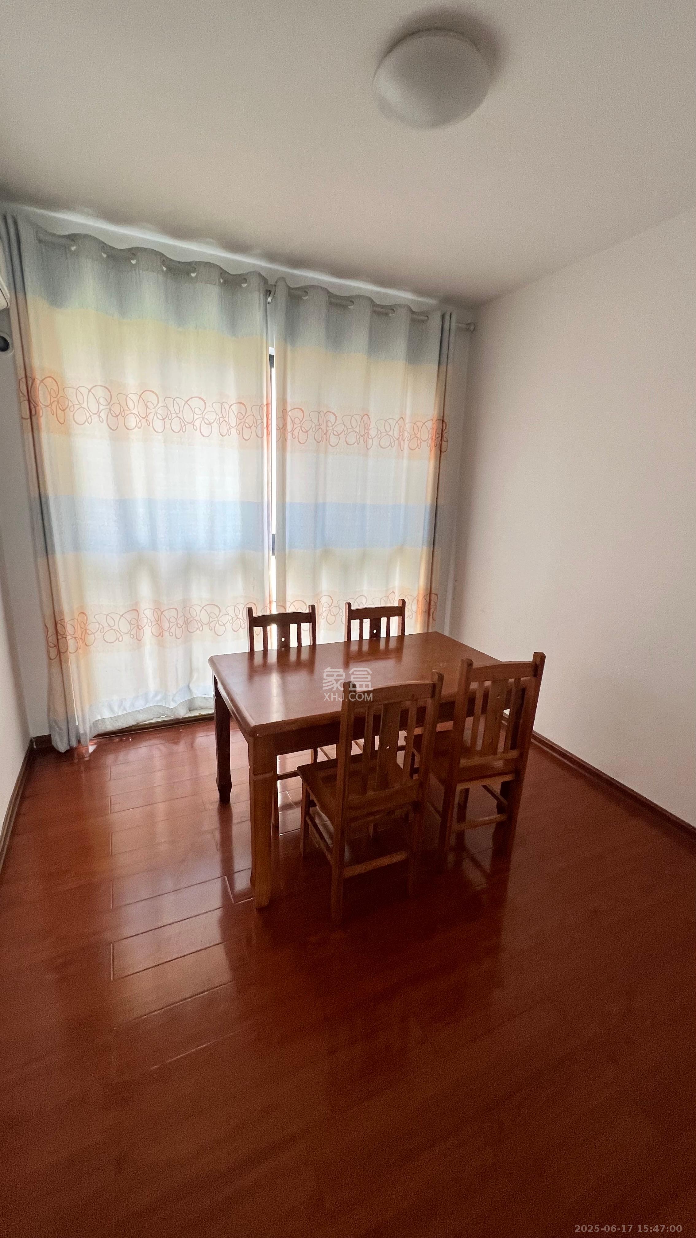 湘水熙园 4室2厅1卫 2400.0元/月 湘水熙园 4室2厅1卫 2400.0元/月室内图