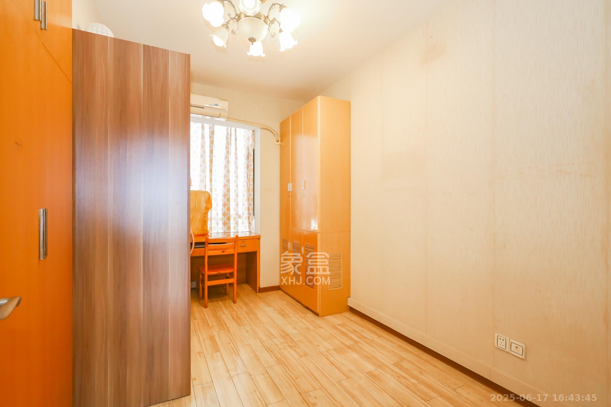 枫树园 3室2厅2卫 128.0万 枫树园 3室2厅2卫 128.0万卧室