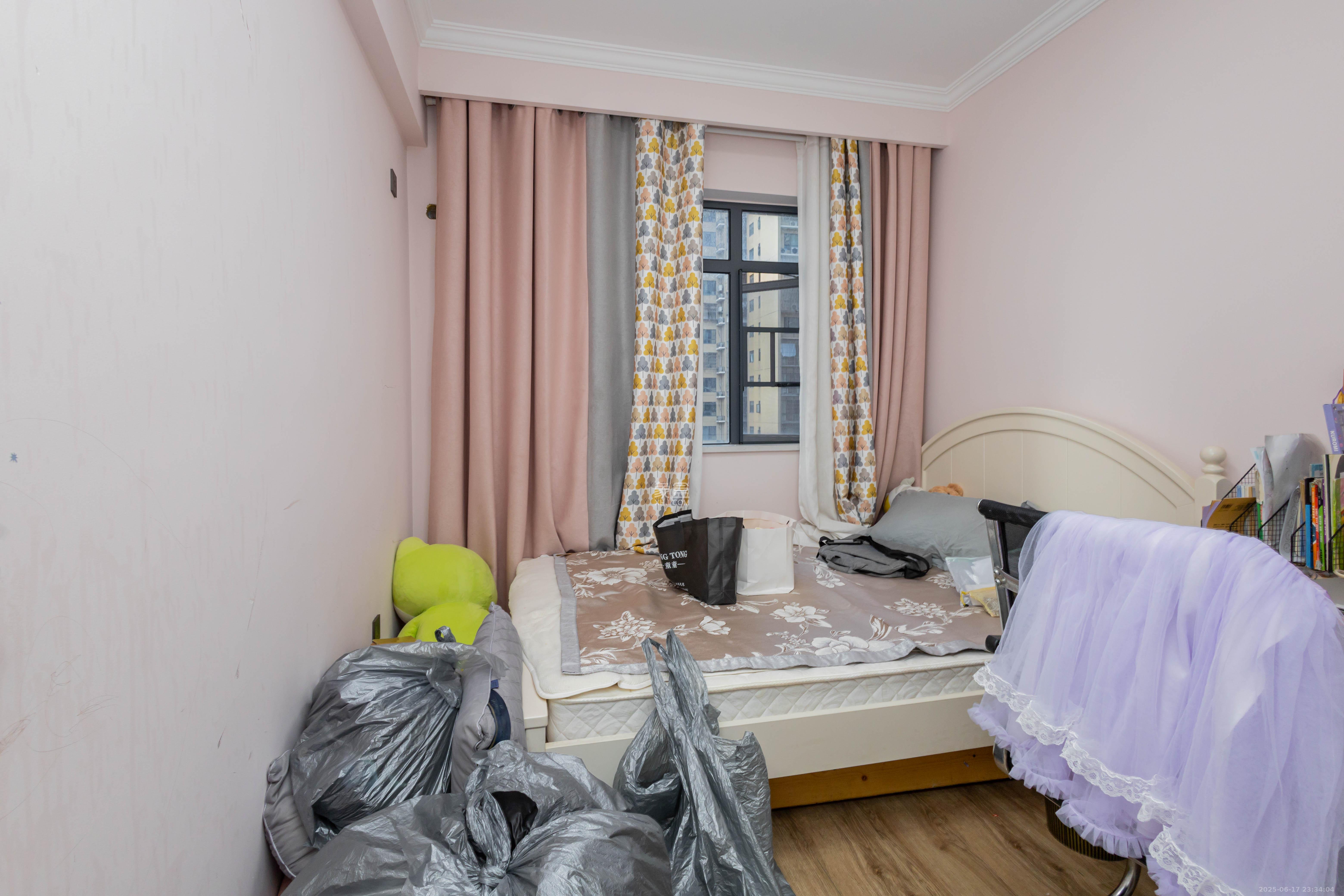 中国铁建国际城二期 4室2厅2卫 99.8万 中国铁建国际城二期 4室2厅2卫 99.8万卧室