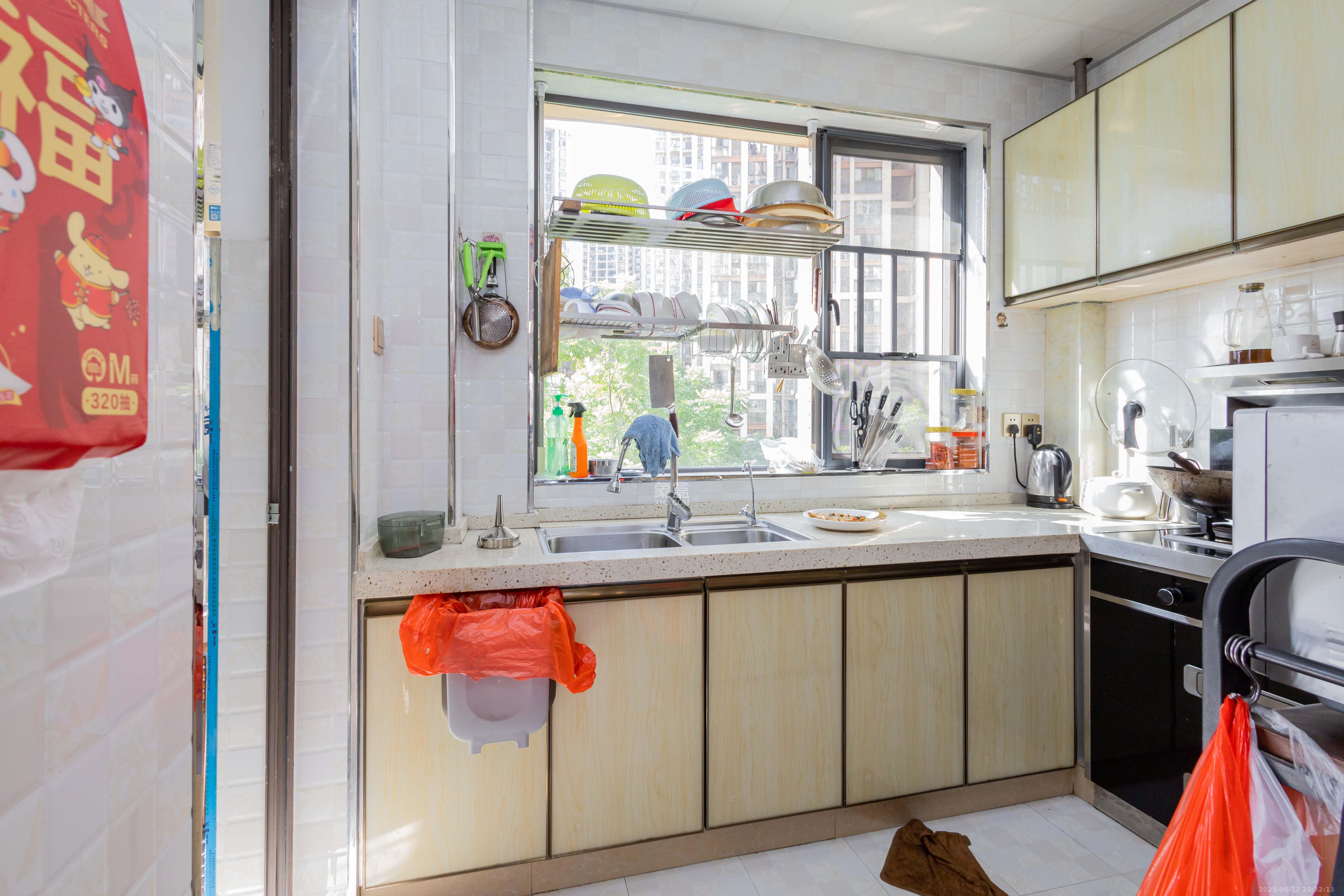 旭辉华庭 3室2厅2卫 70.8万 旭辉华庭 3室2厅2卫 70.8万厨房