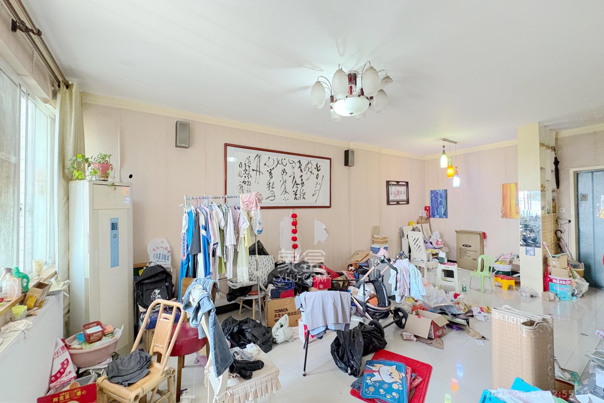 万顺家园  4室2厅2卫    125.0万客厅