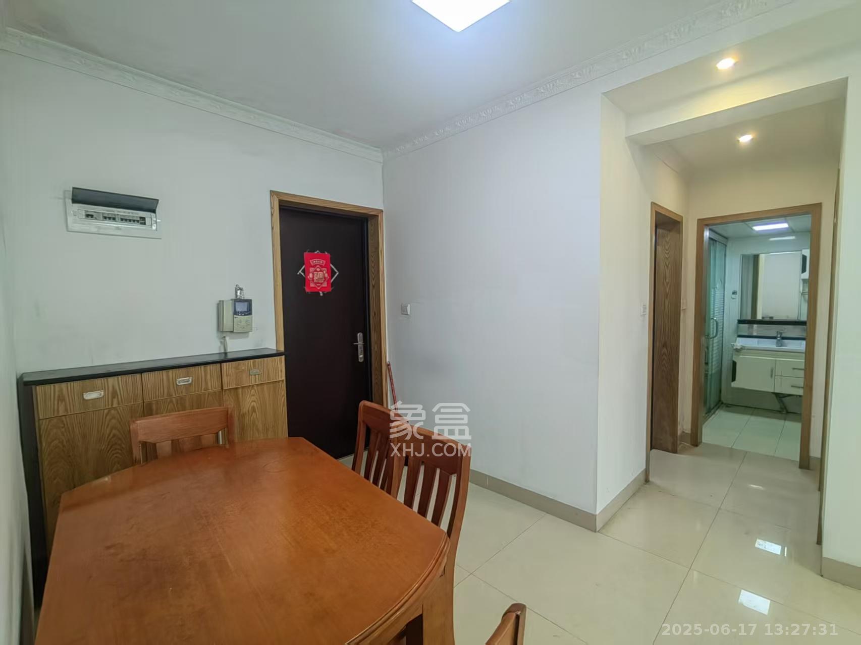 三一街区  4室2厅1卫   1600.00元/月室内图