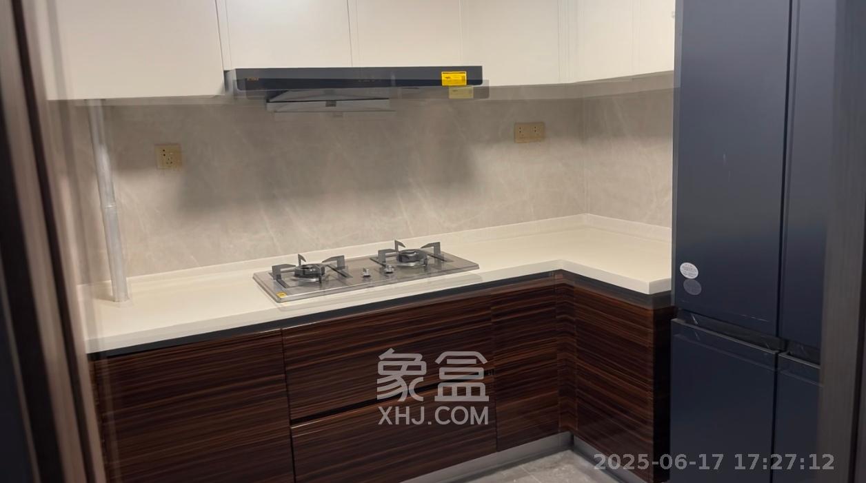 中海阅麓山二期  4室2厅2卫   3600.00元/月室内图
