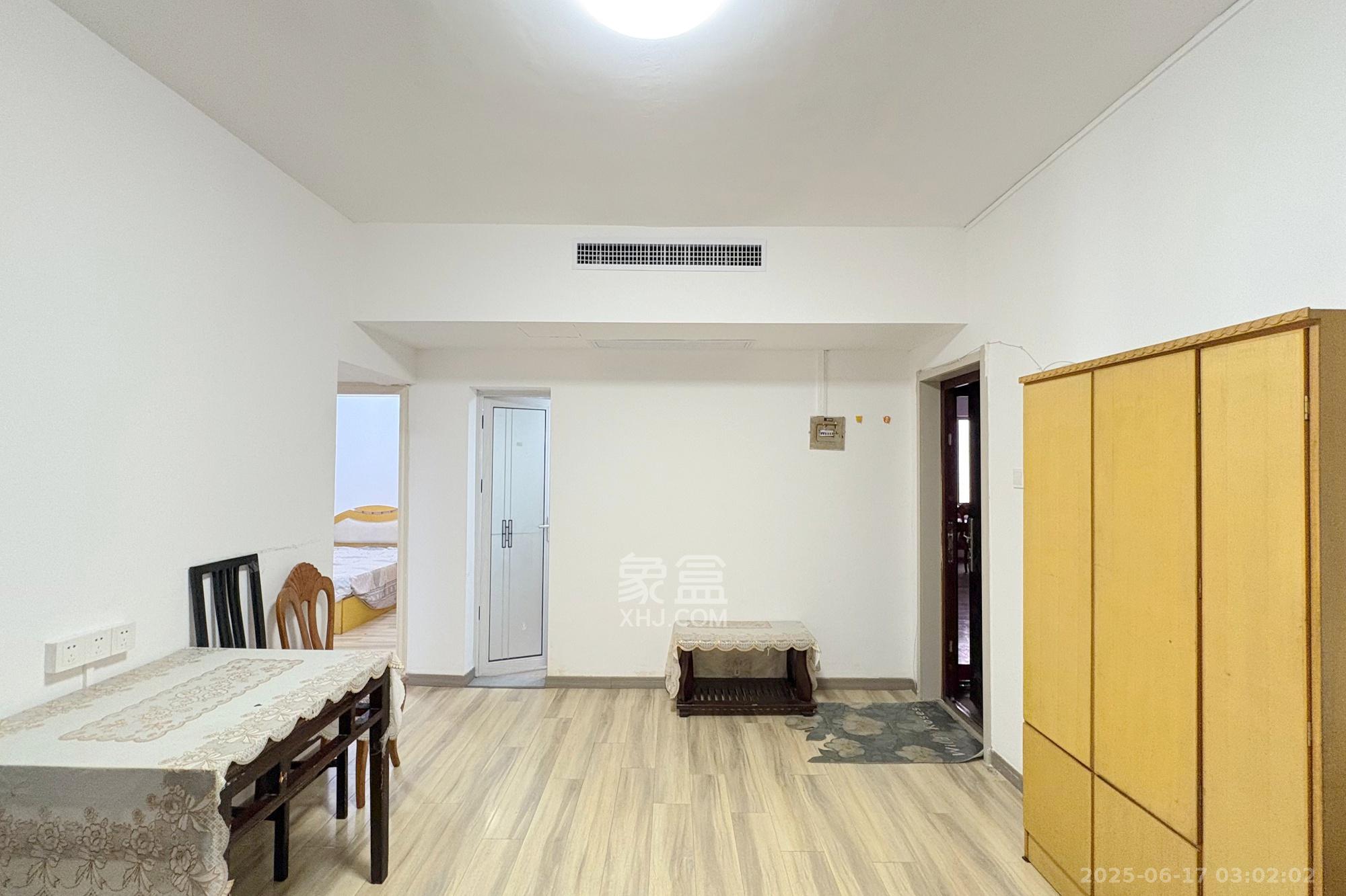 华天大酒店宿舍楼 2室1厅1卫 72.0万 华天大酒店宿舍楼 2室1厅1卫 72.0万客厅