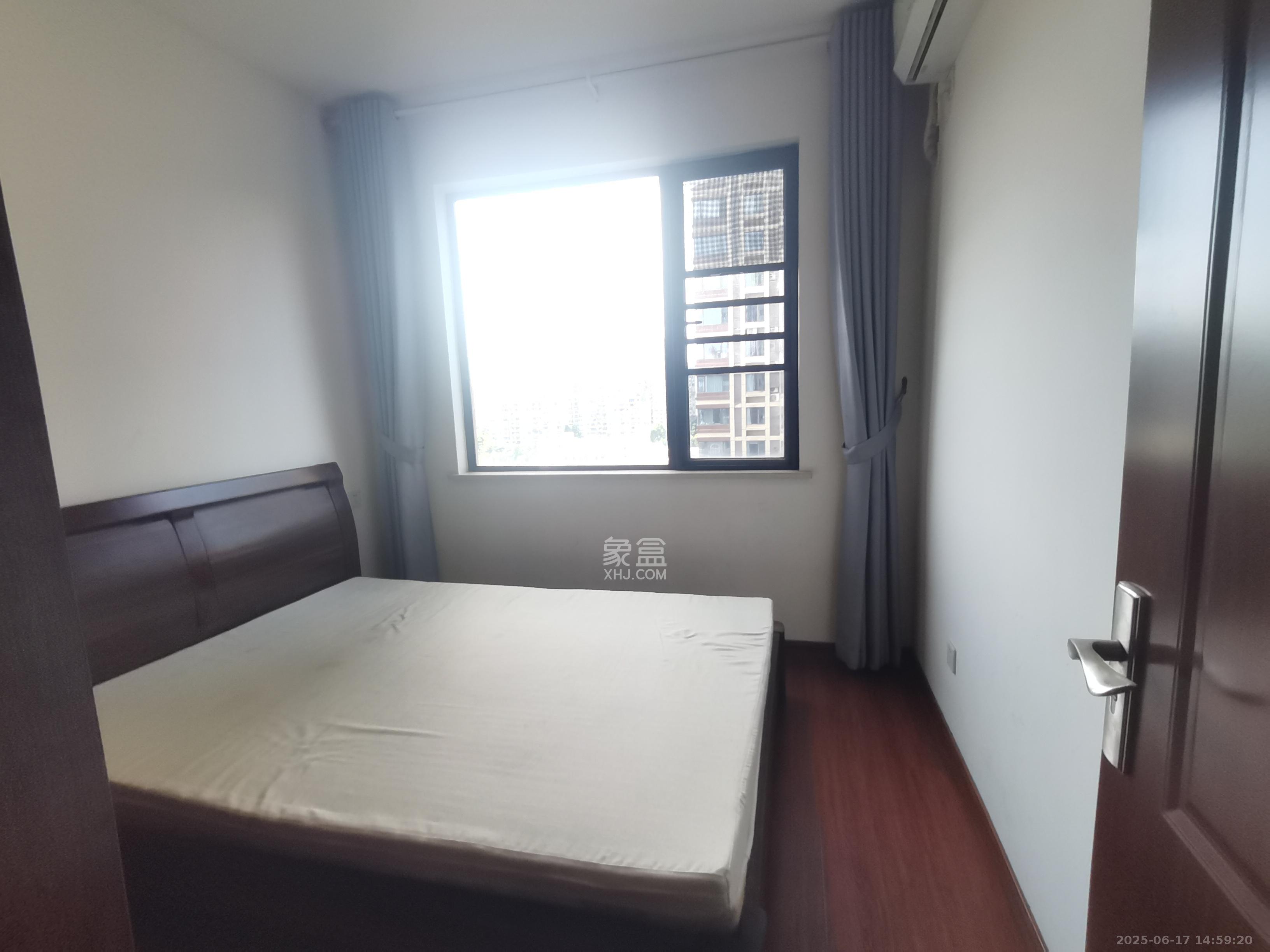 山语城三期  3室2厅2卫   2800.00元/月室内图