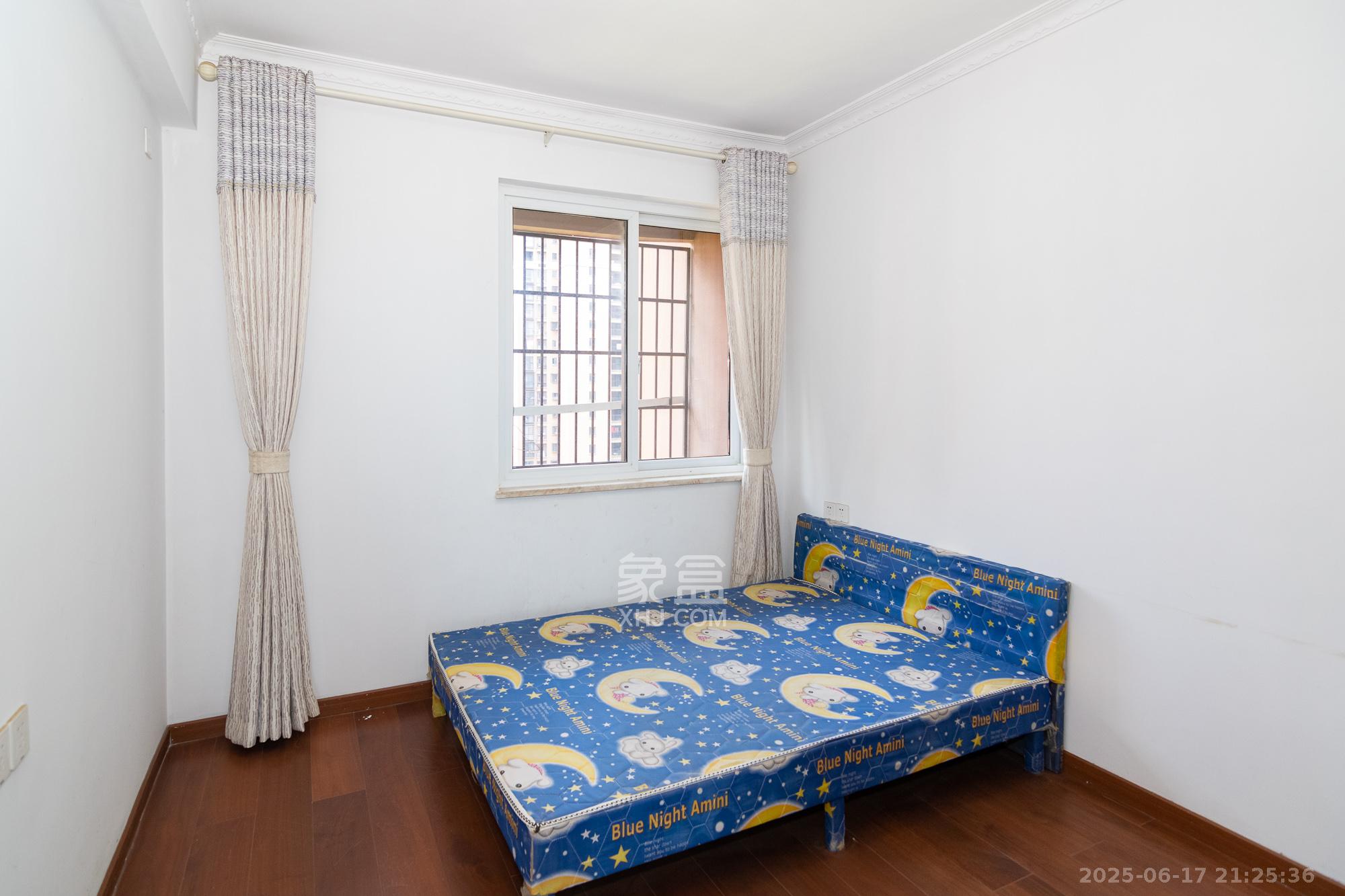 新城国际花都  3室2厅2卫    60.0万卧室