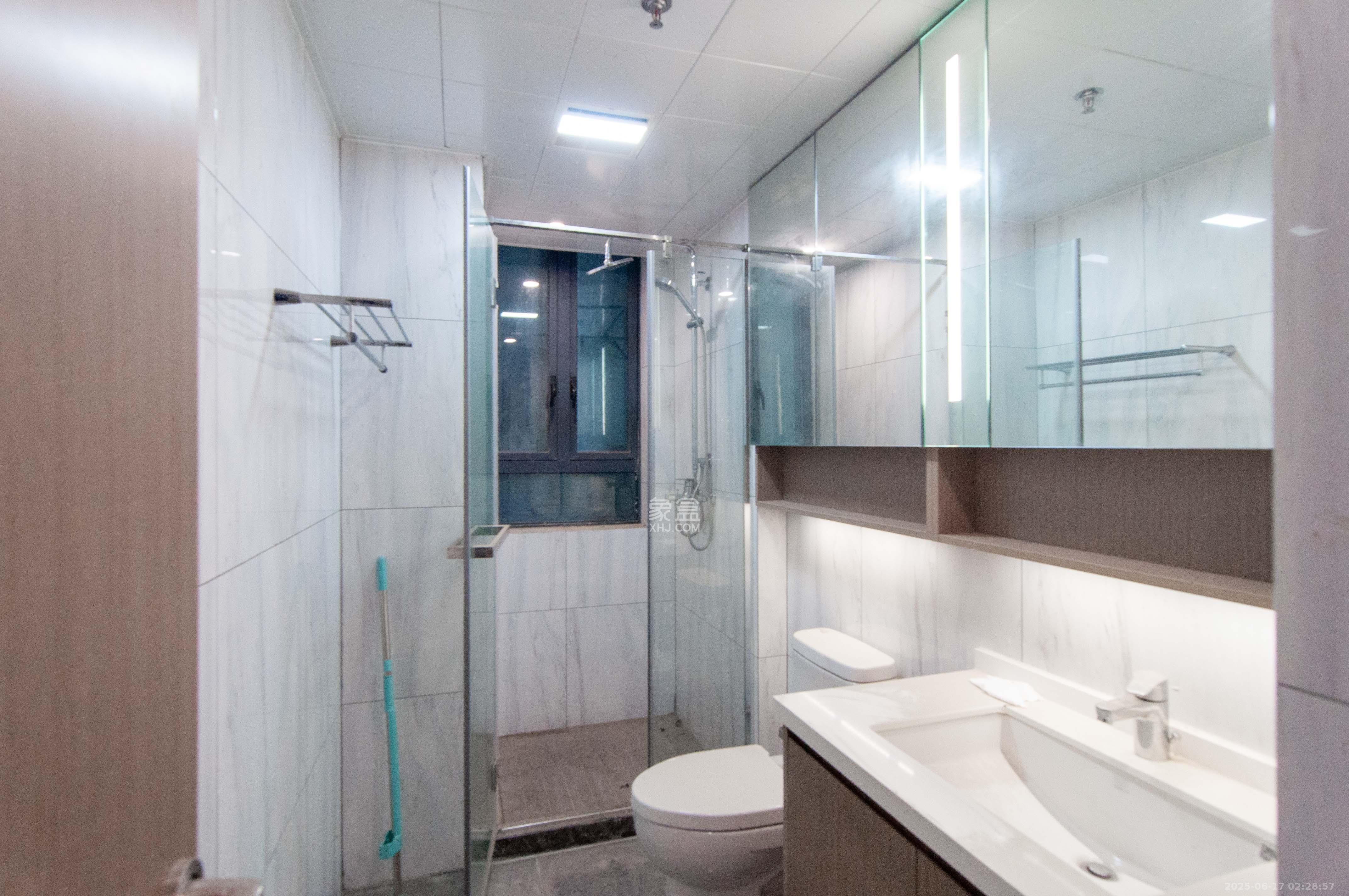 旭辉都会山  4室2厅3卫    252.0万 旭辉都会山  4室2厅3卫    252.0万卫生间