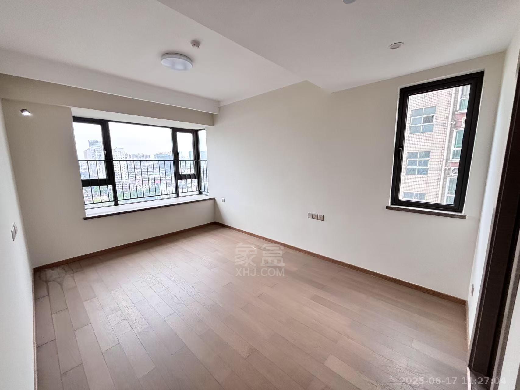 朗悦台  4室3厅3卫    2500.0元/月 朗悦台  4室3厅3卫    2500.0元/月室内图