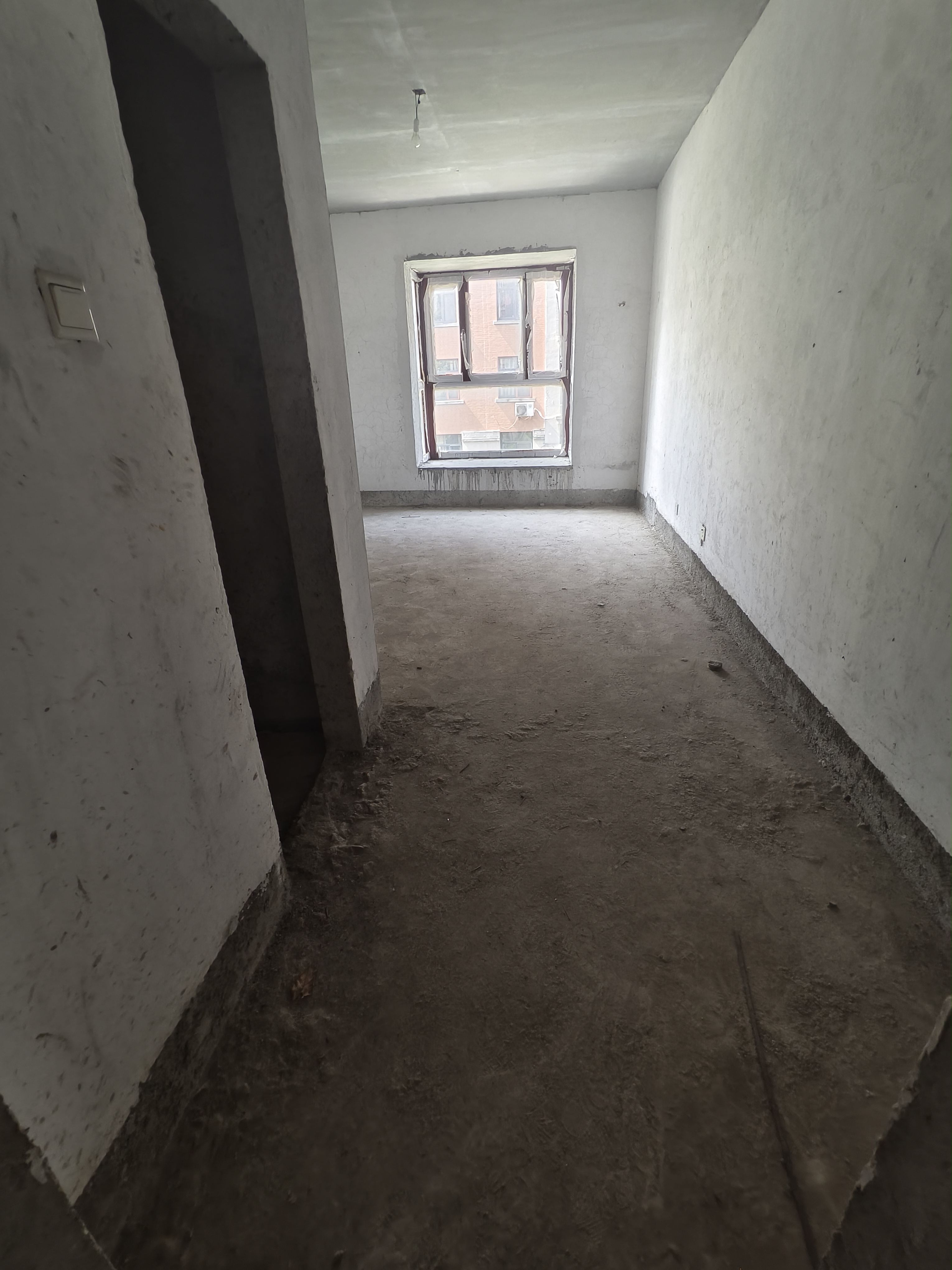 国土鑫苑 5室2厅2卫 139.80万 国土鑫苑 5室2厅2卫 139.80万客厅