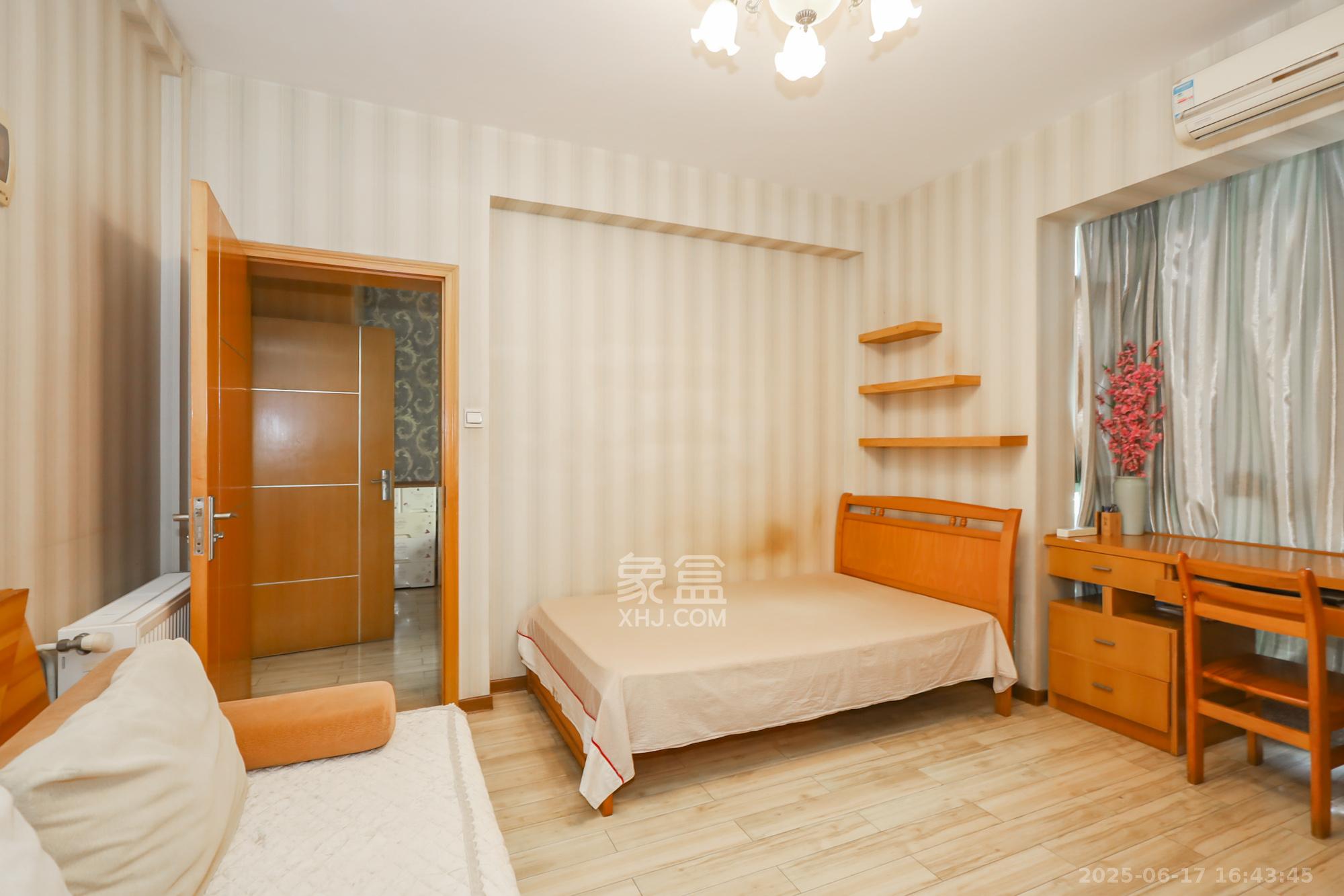 枫树园 3室2厅2卫 128.0万 枫树园 3室2厅2卫 128.0万卧室