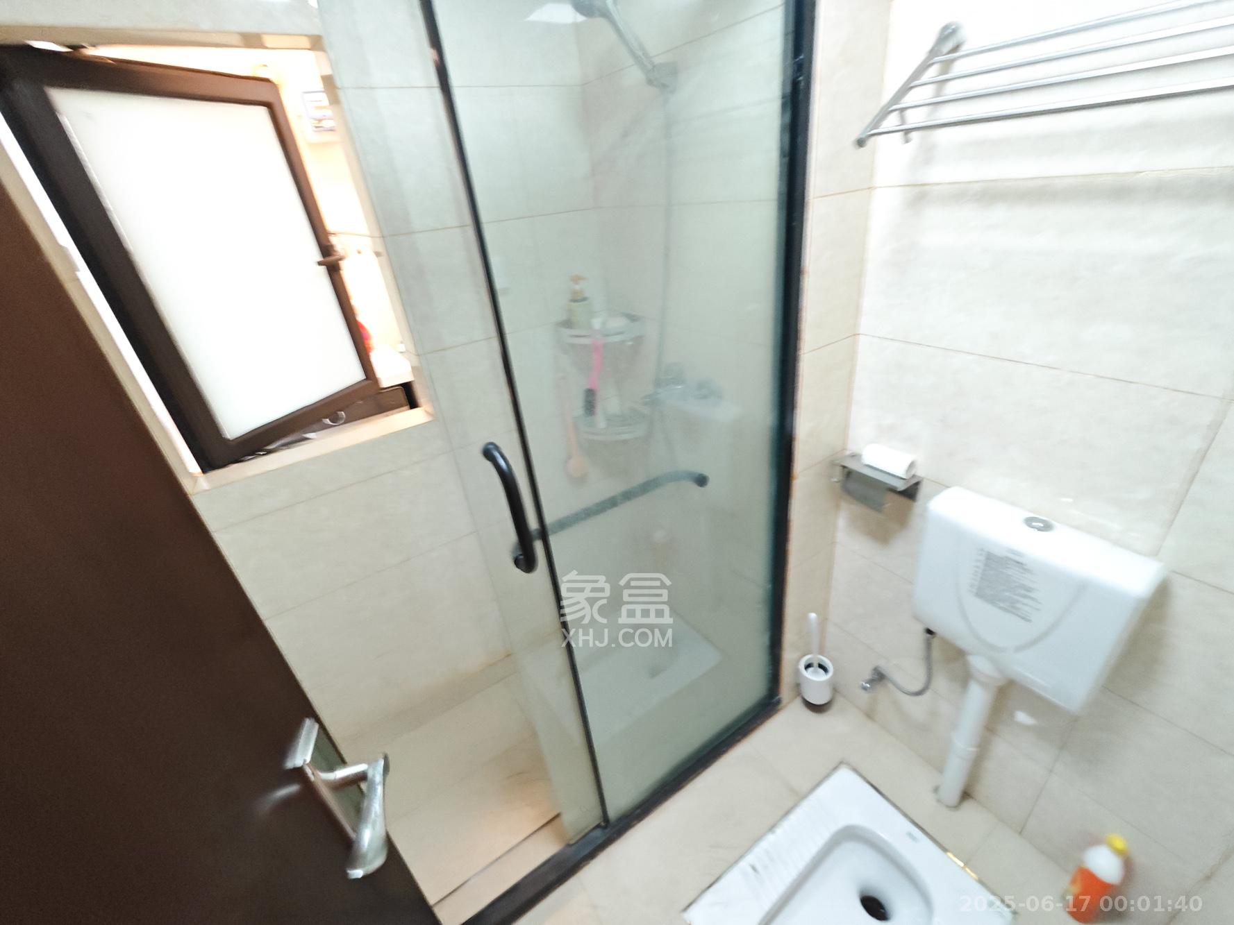 奥园誉景华府 3室2厅2卫 85.0万 奥园誉景华府 3室2厅2卫 85.0万卫生间