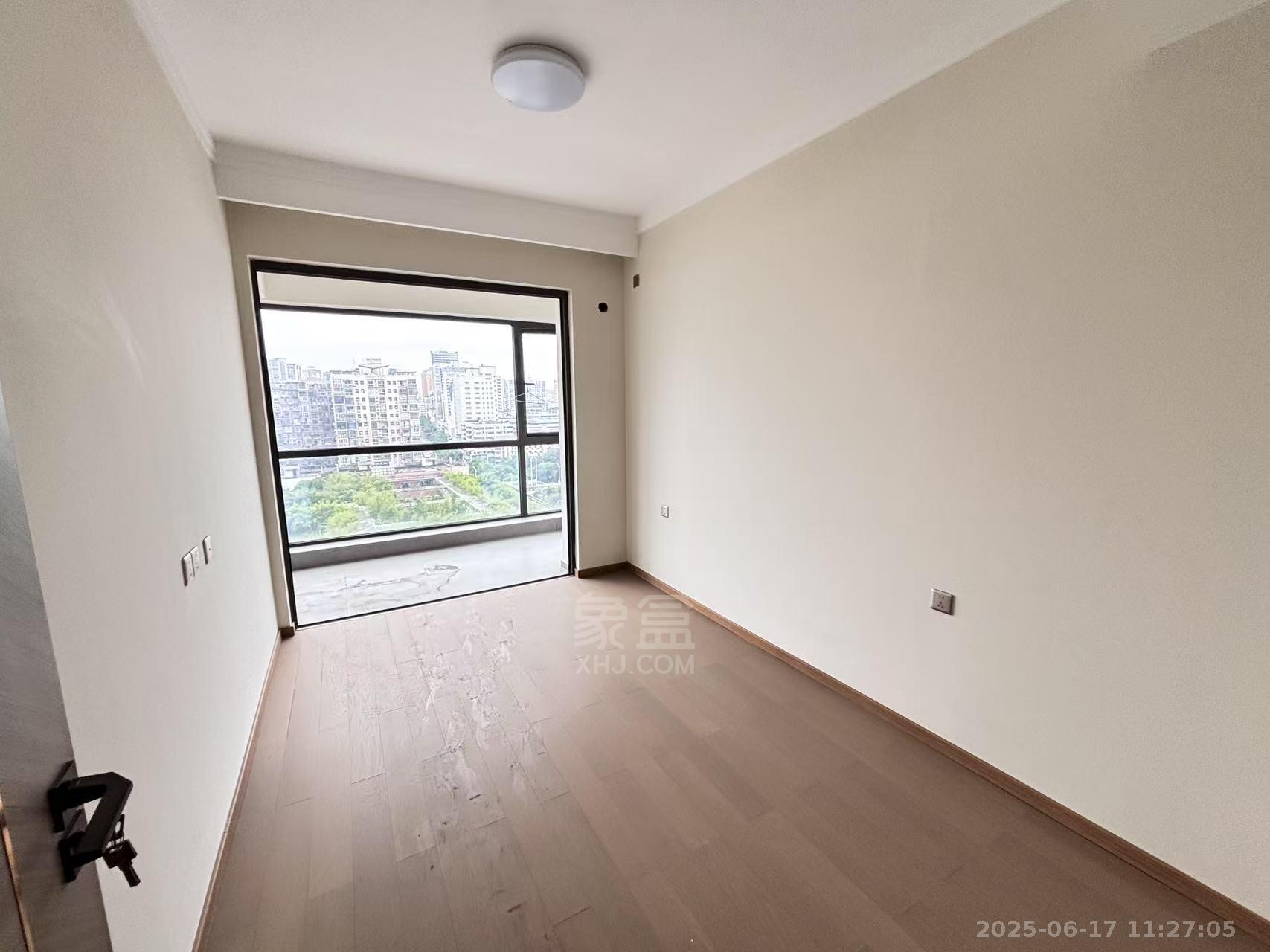 朗悦台  4室3厅3卫    2500.0元/月 朗悦台  4室3厅3卫    2500.0元/月室内图